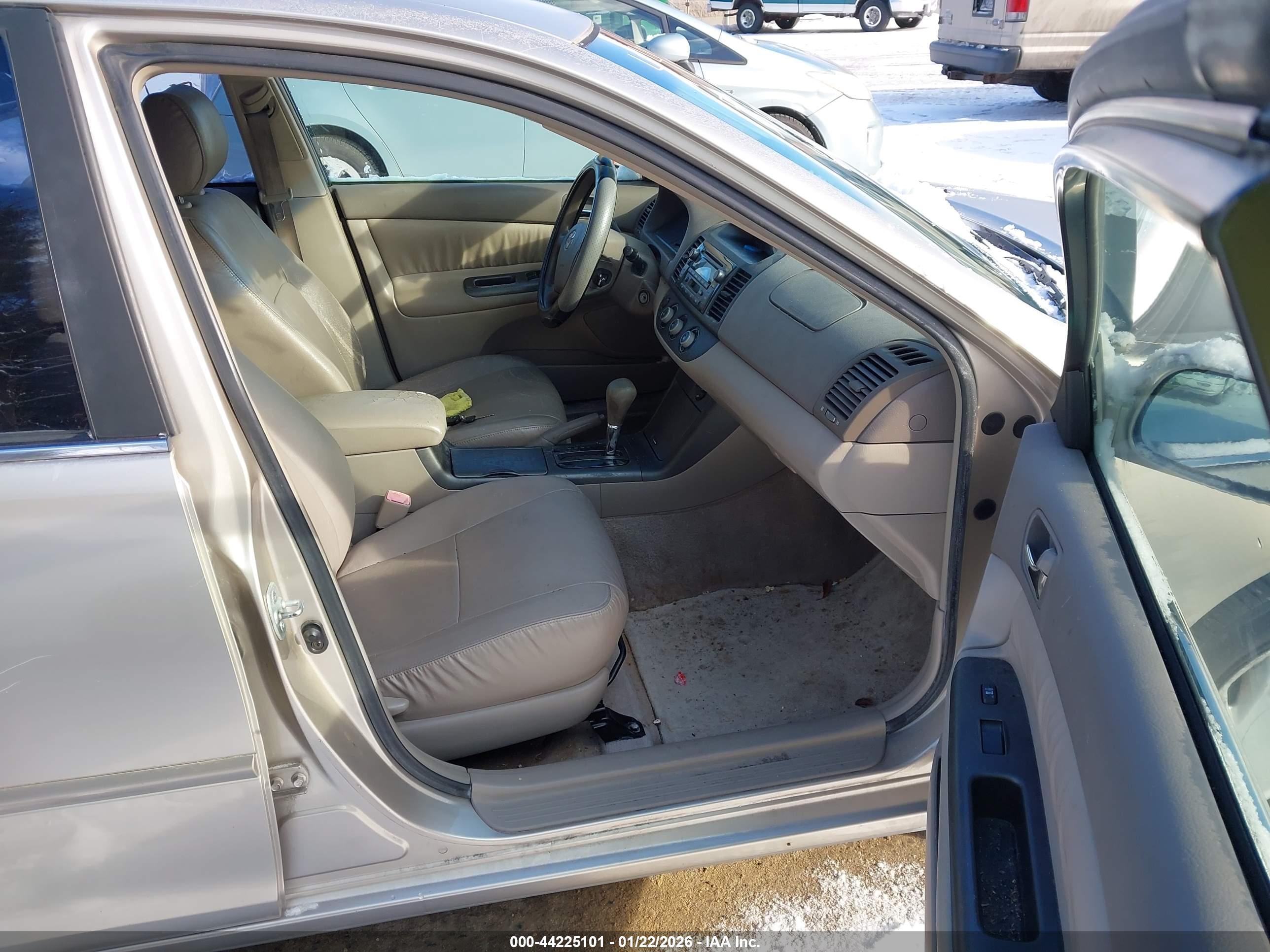TOYOTA CAMRY image 5