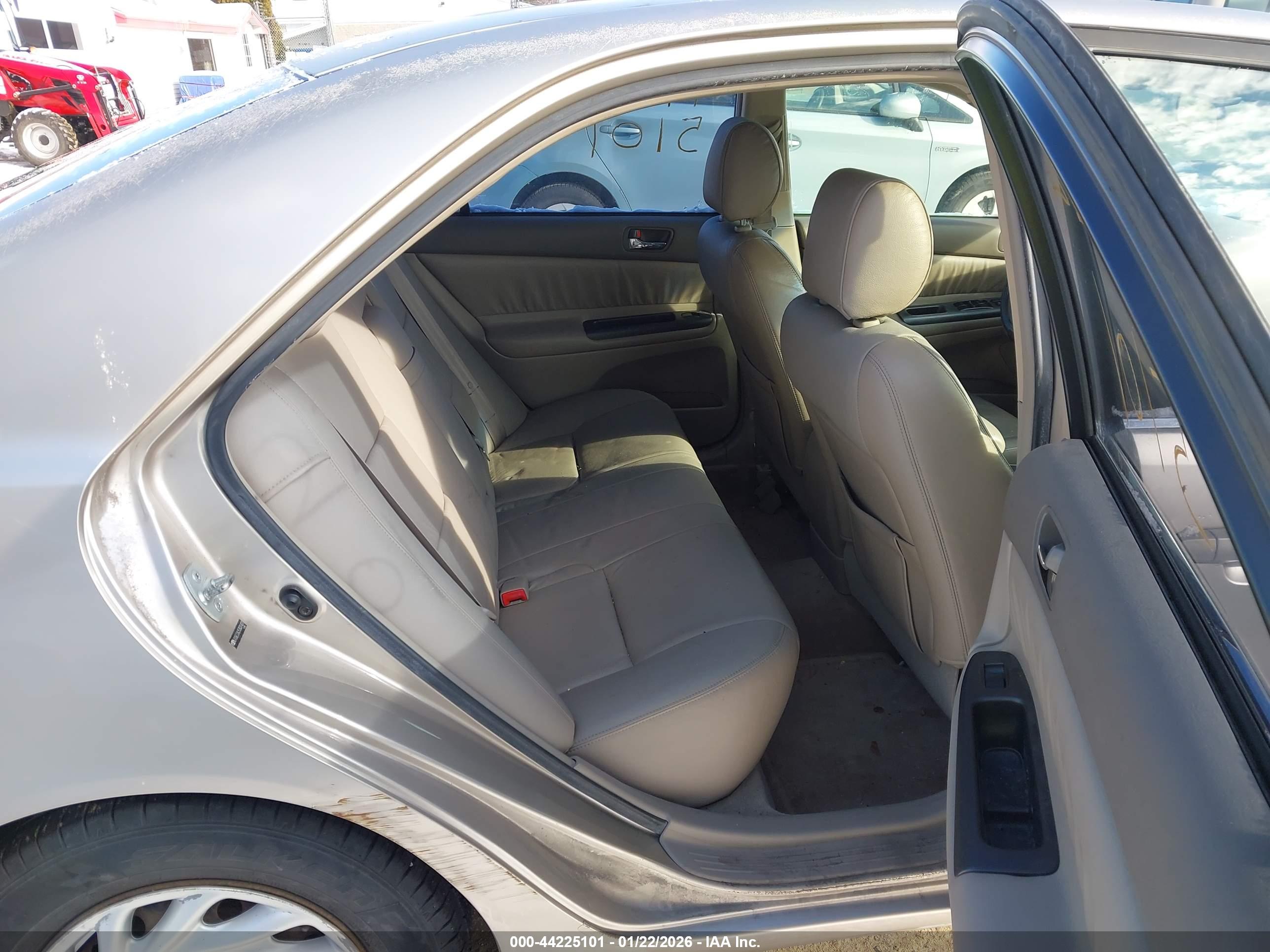 TOYOTA CAMRY image 8