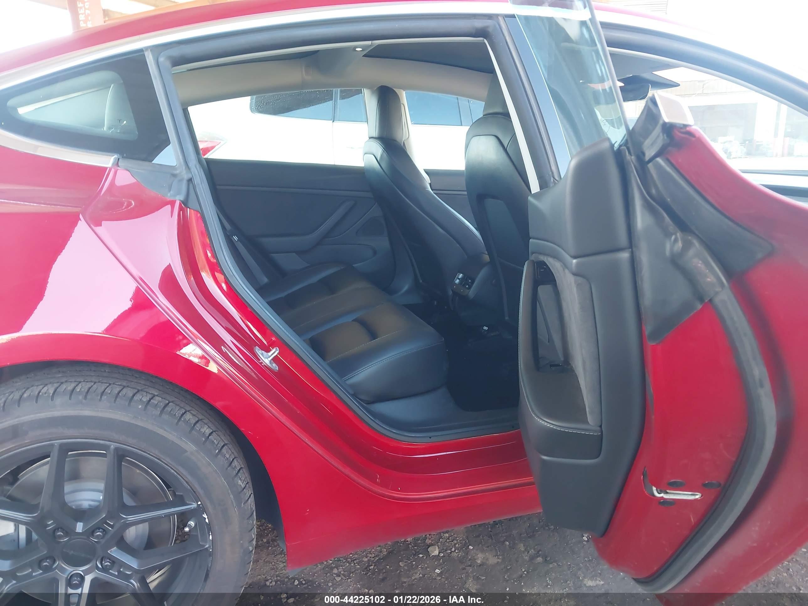 TESLA MODEL image 8