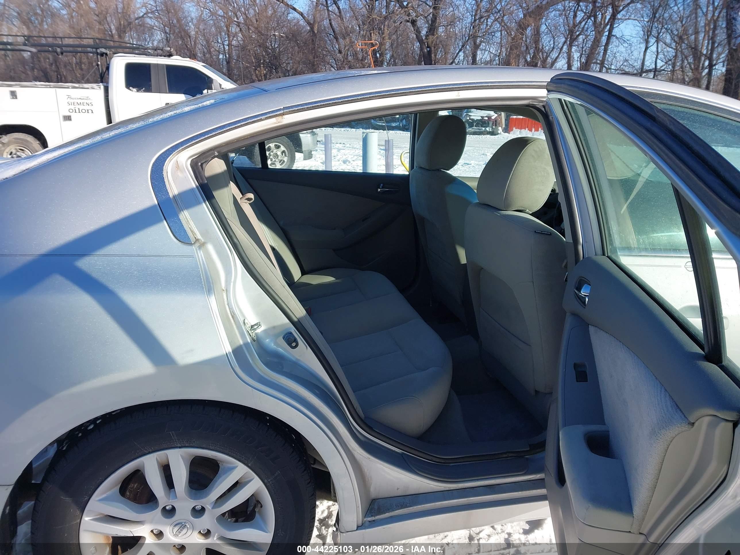 NISSAN ALTIMA image 8