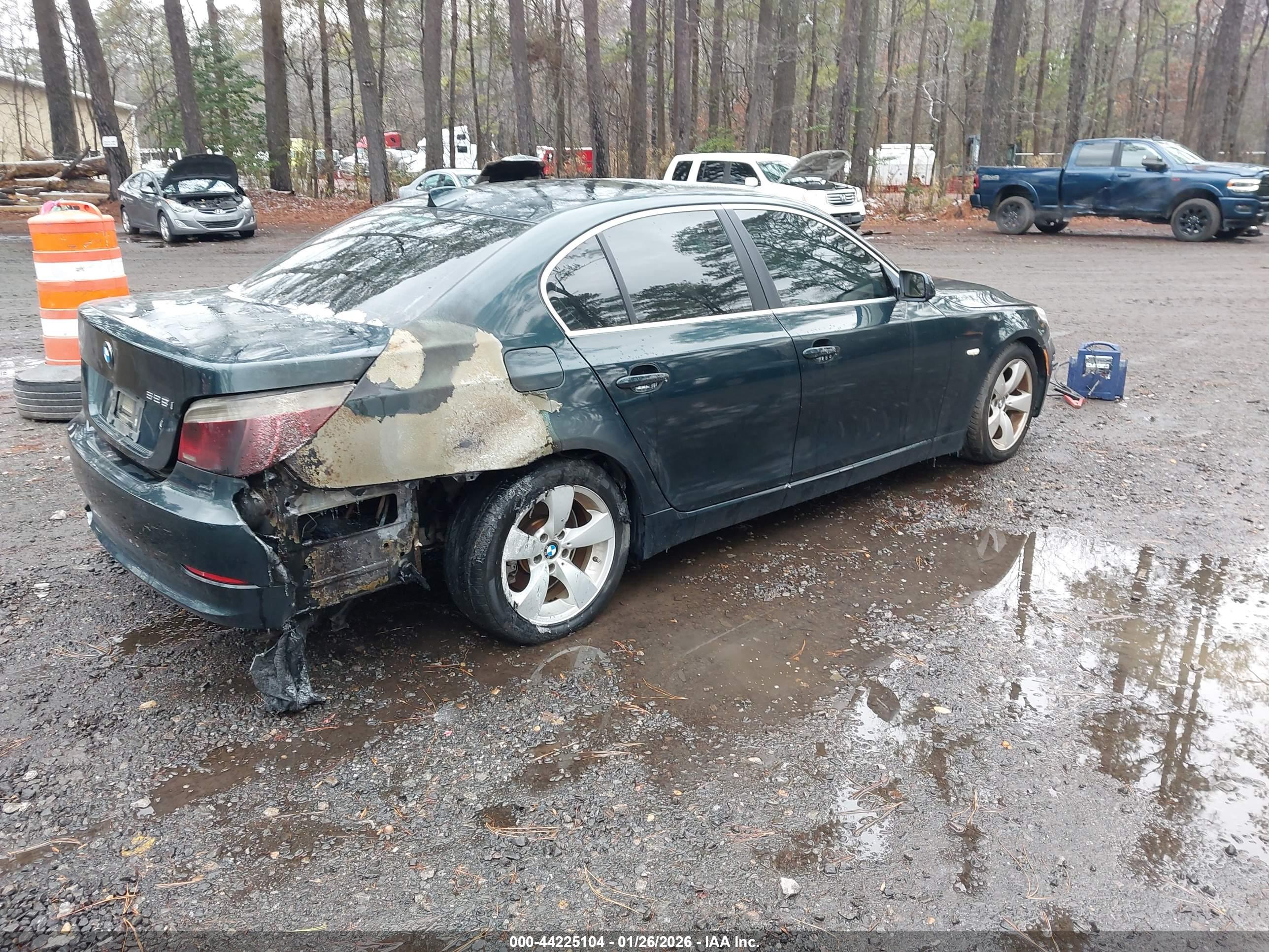 BMW 528I image 4