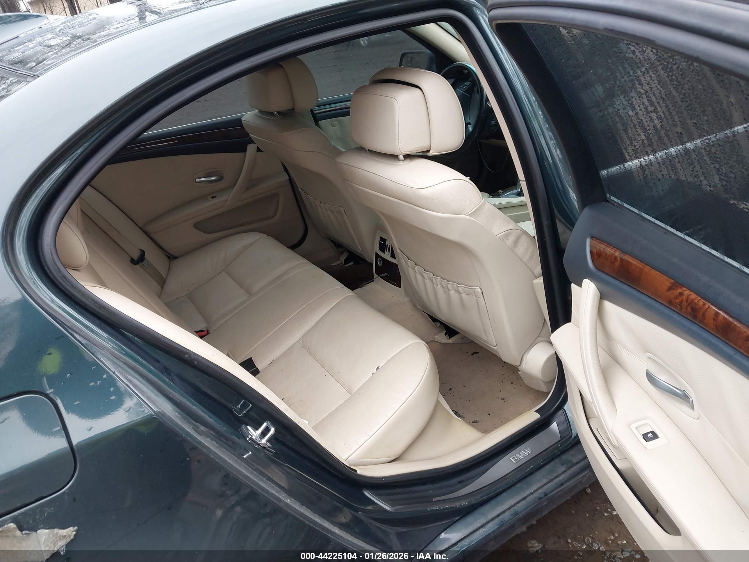 BMW 528I image 8