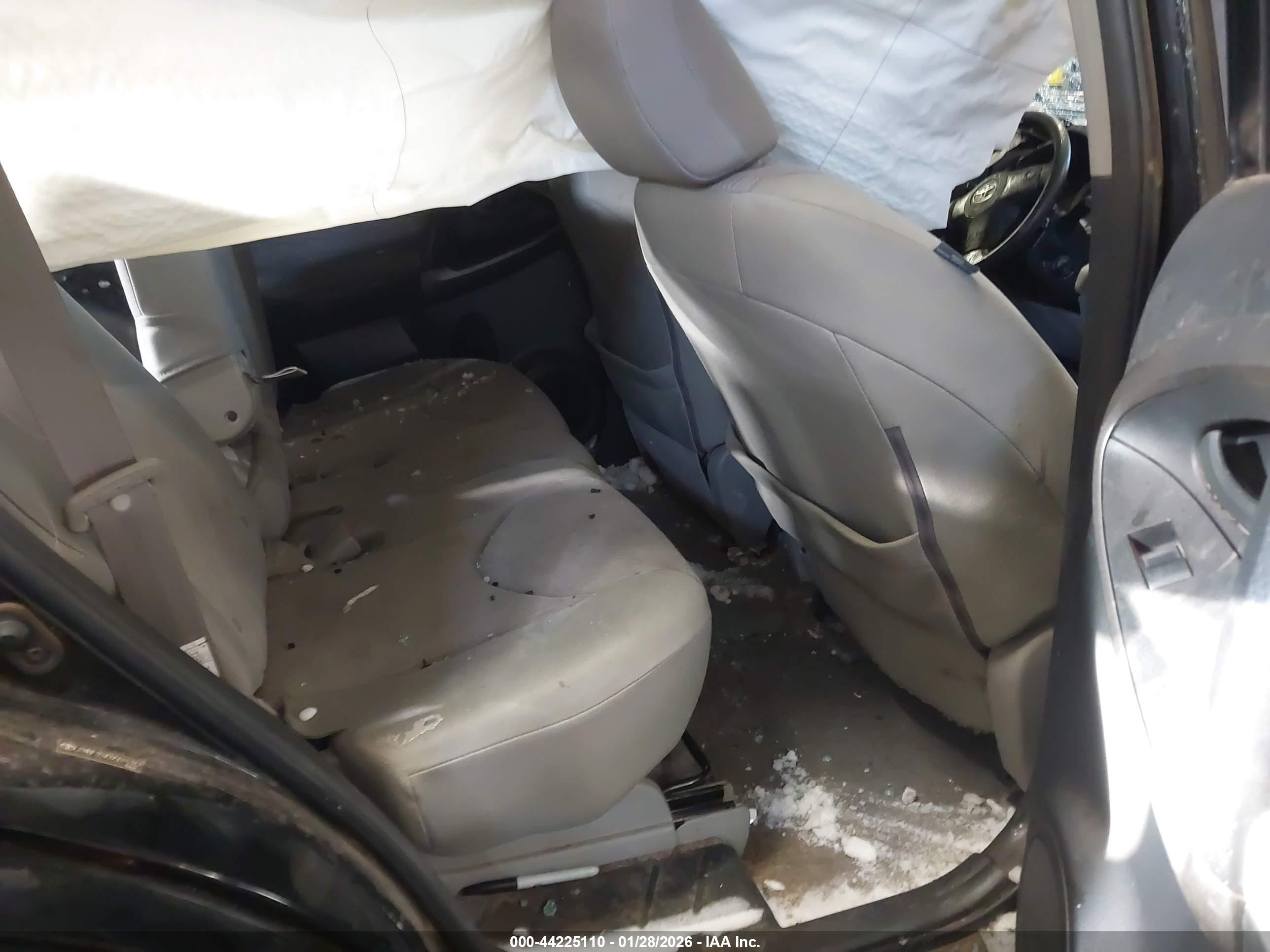 TOYOTA RAV4 image 8