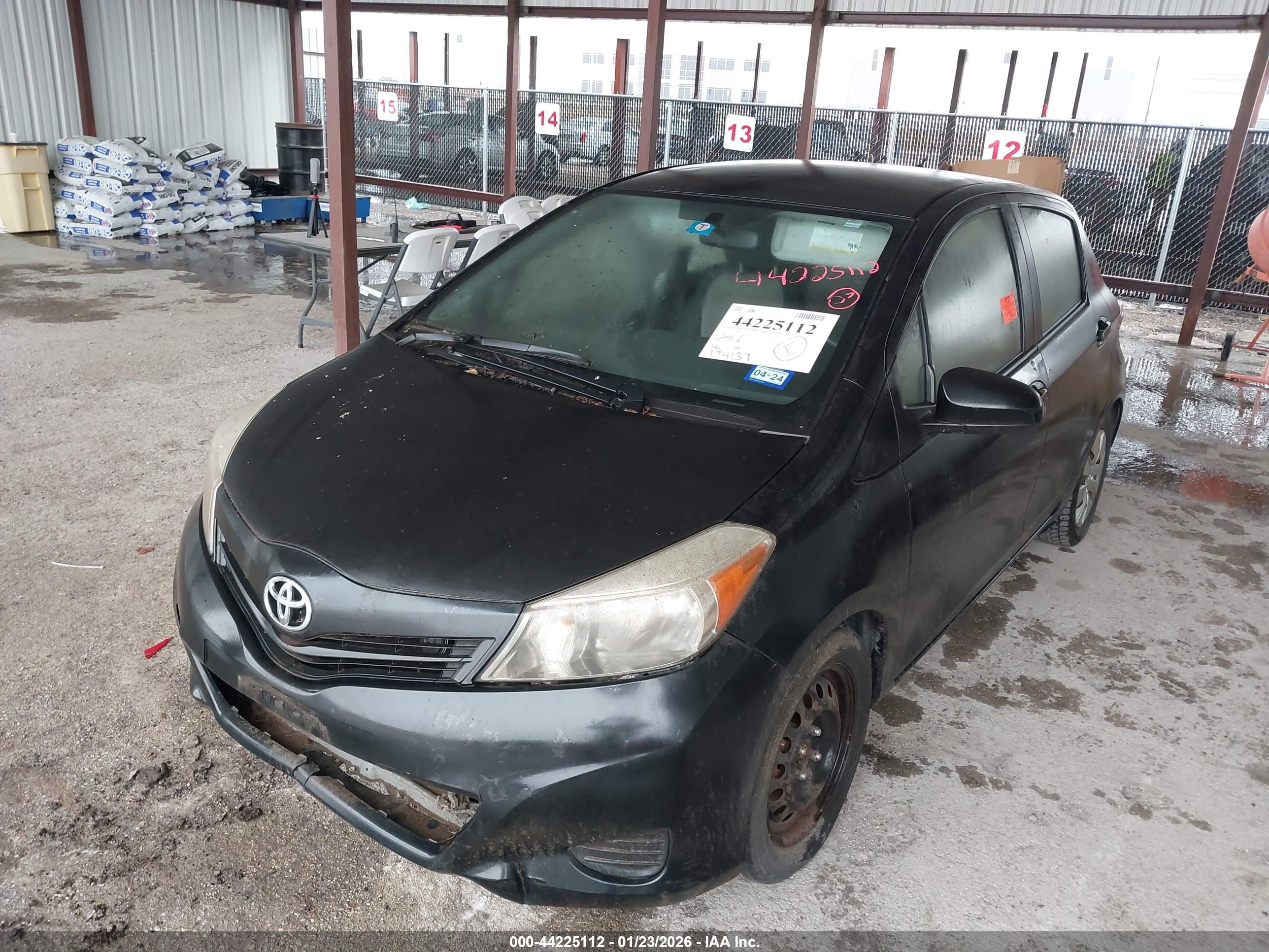 TOYOTA YARIS image 2