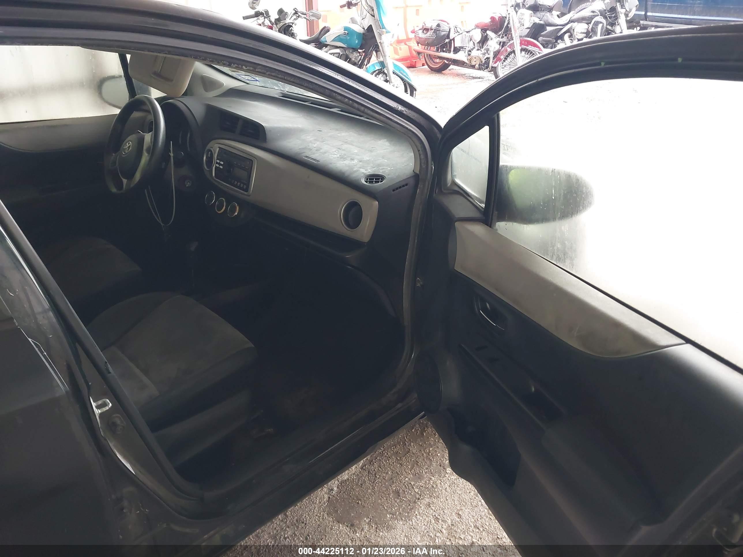 TOYOTA YARIS image 5