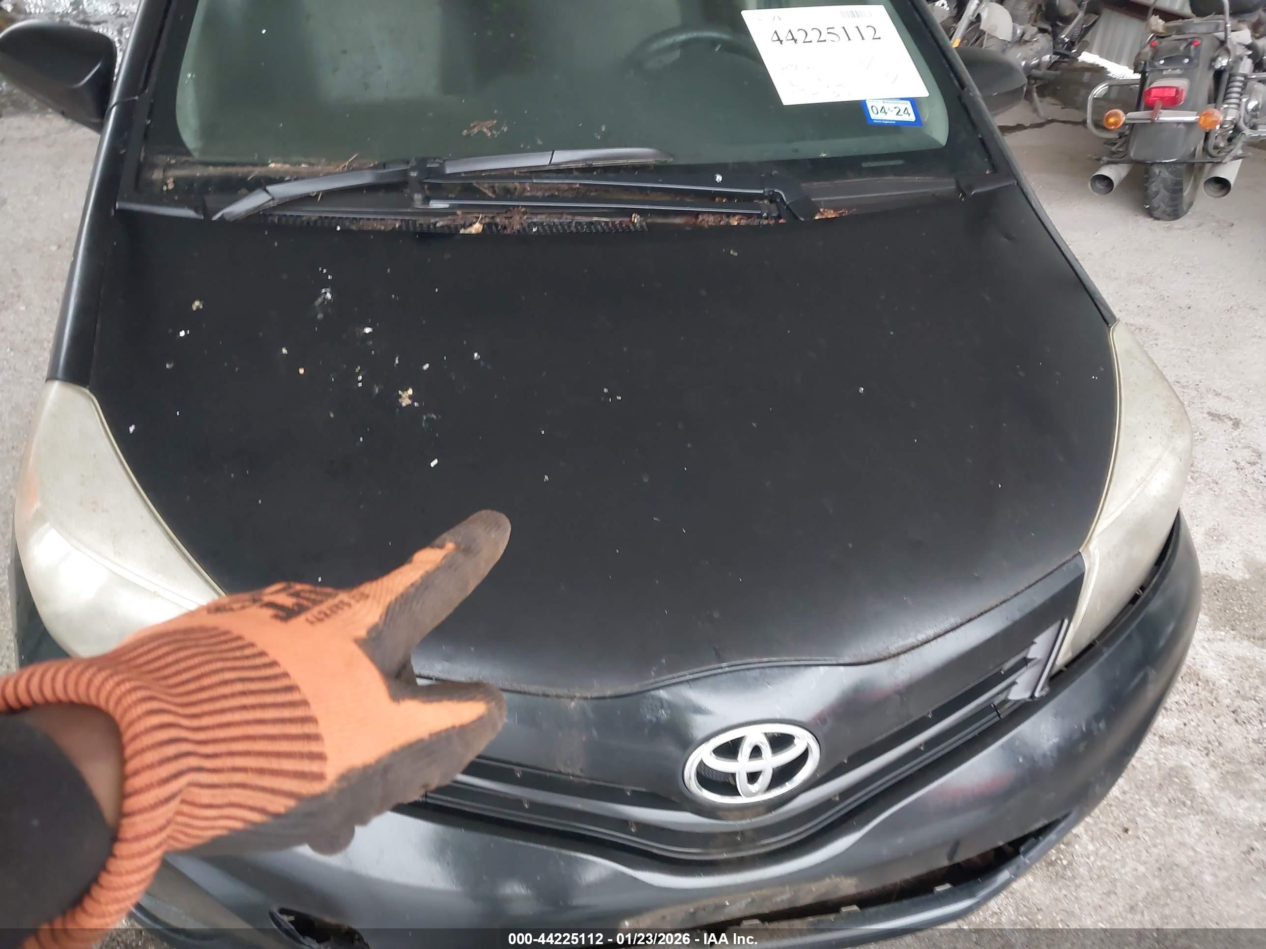 TOYOTA YARIS image 6