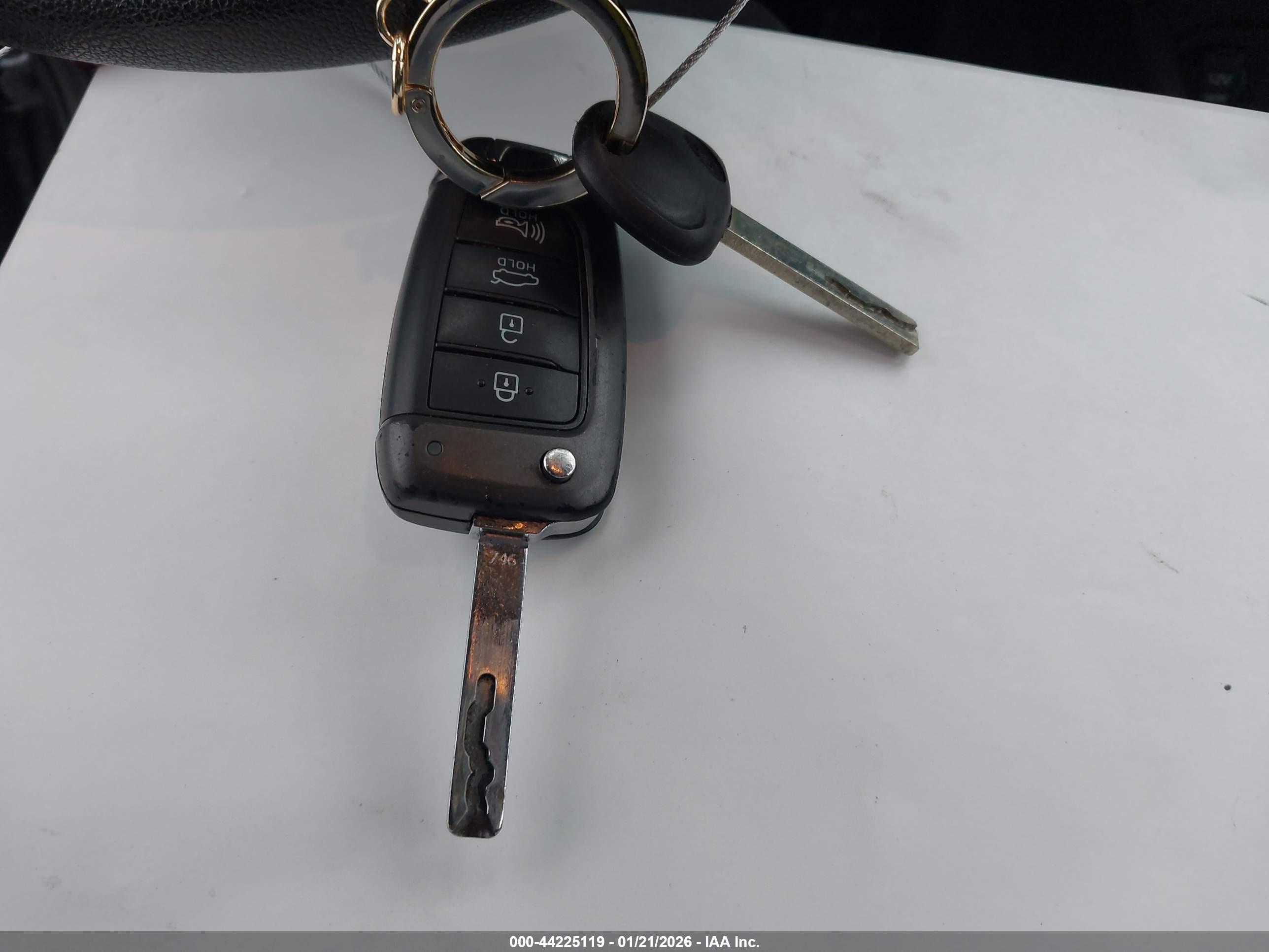 HYUNDAI ACCENT image 11