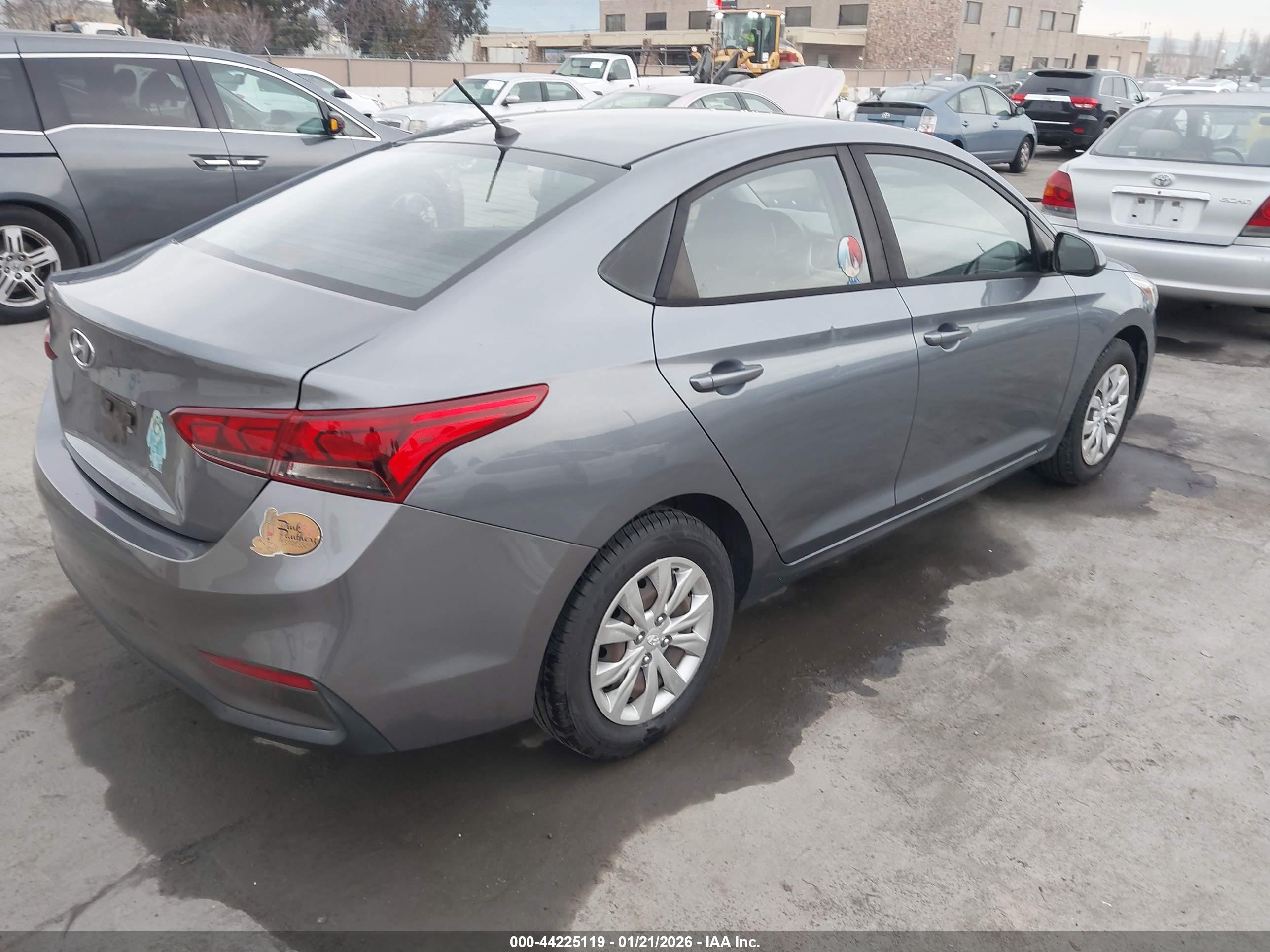 HYUNDAI ACCENT image 4