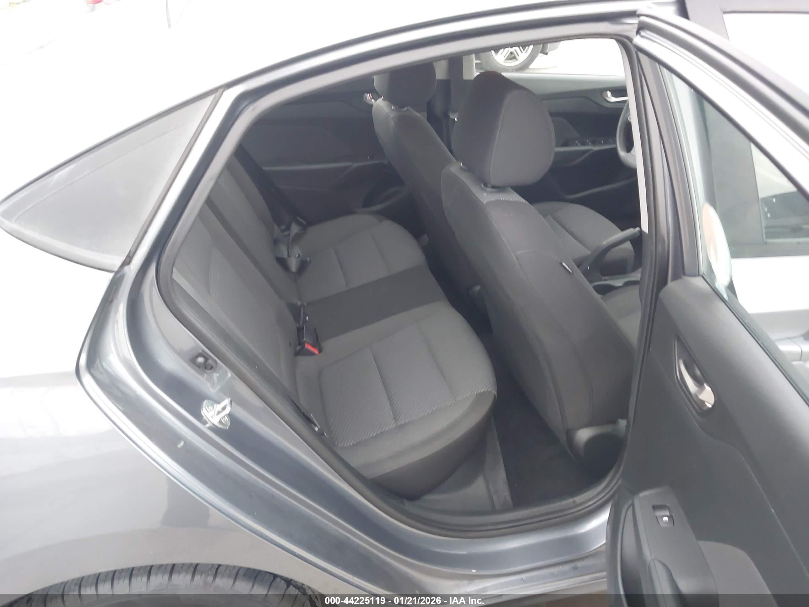 HYUNDAI ACCENT image 8