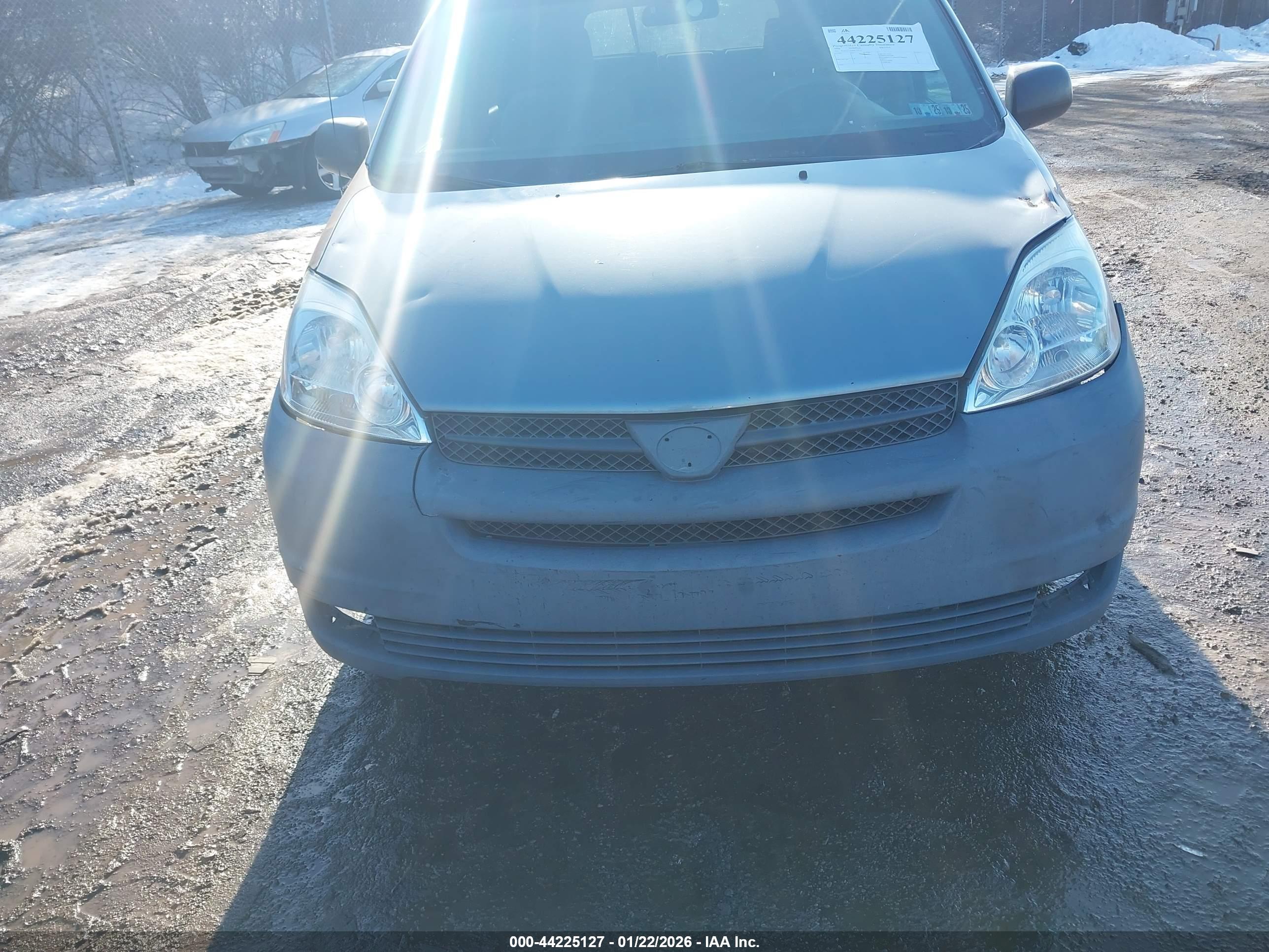 TOYOTA SIENNA image 10