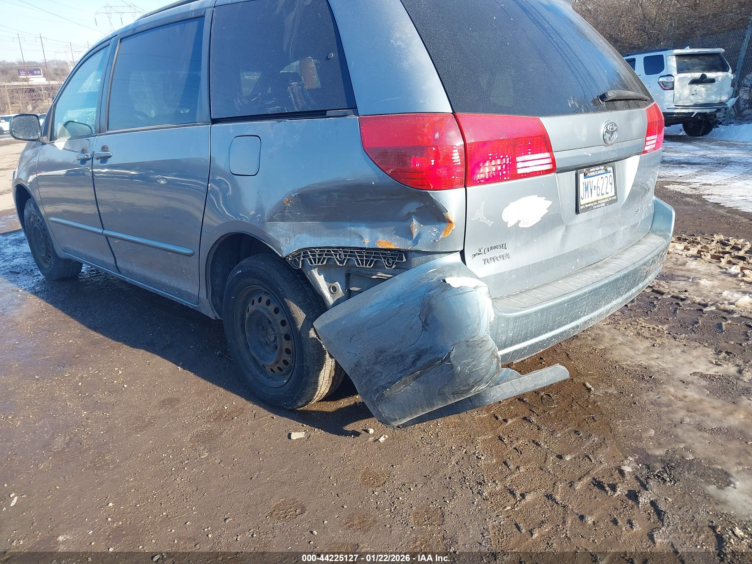 TOYOTA SIENNA image 6
