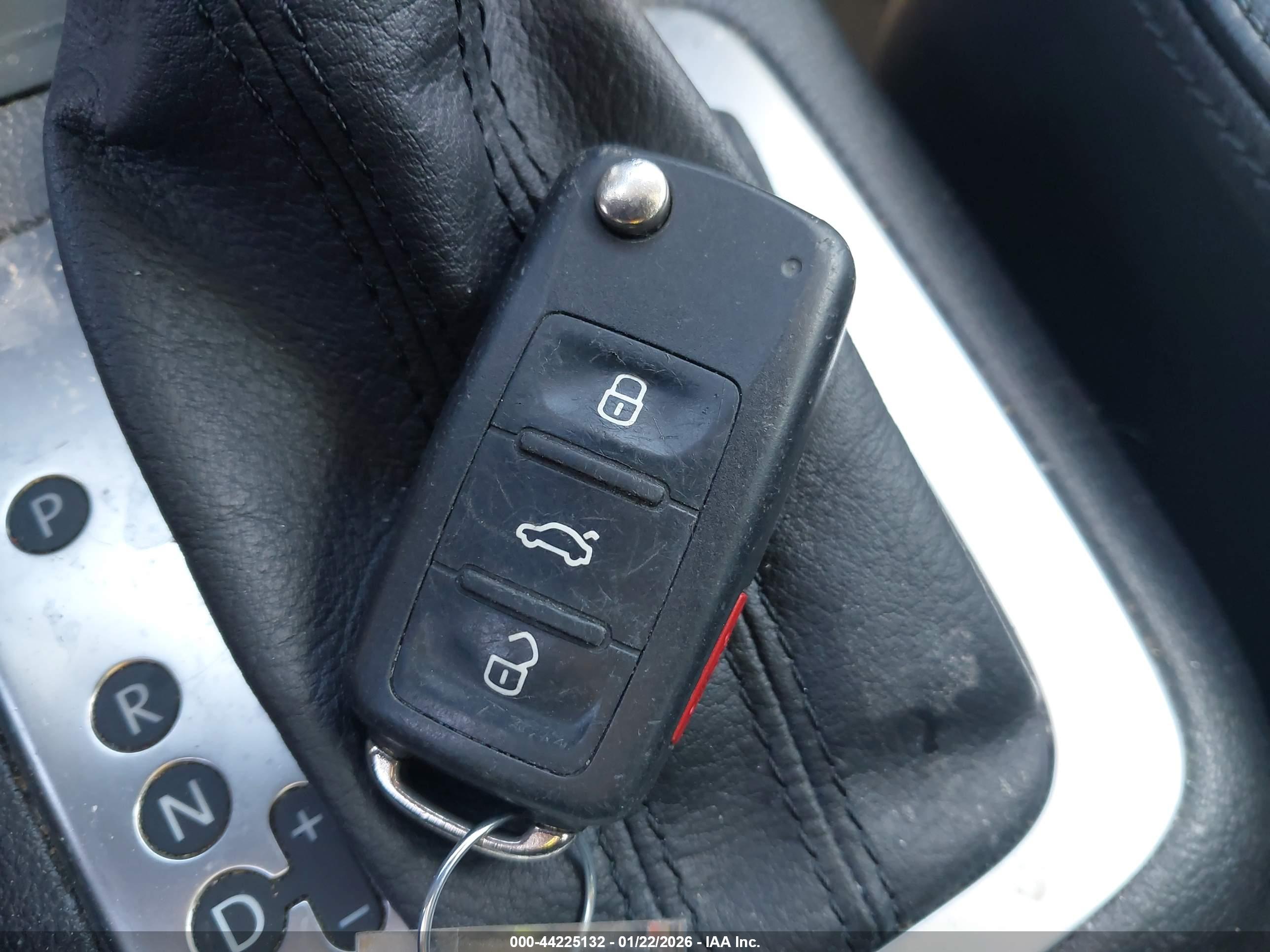 VOLKSWAGEN TIGUAN image 11