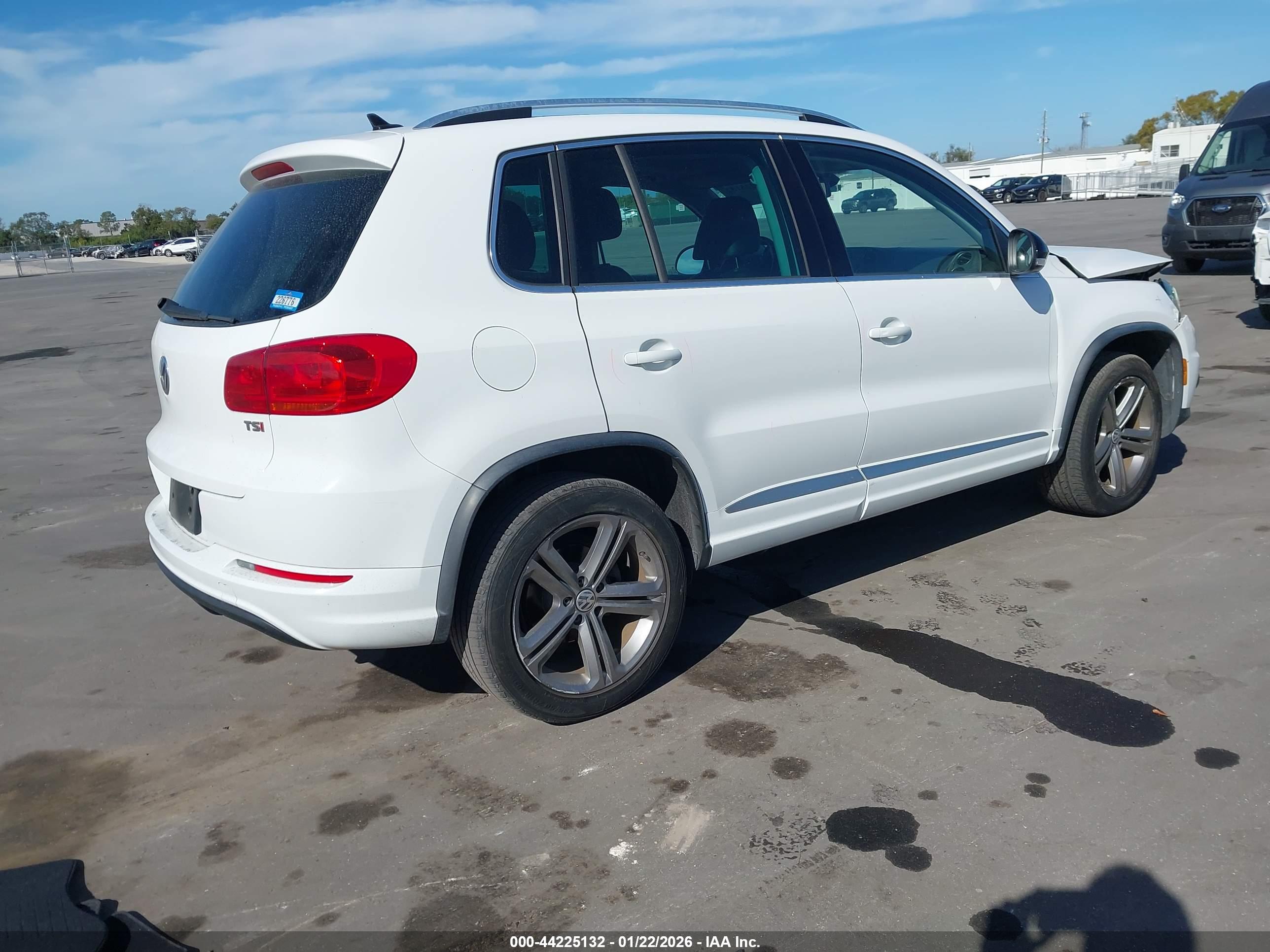 VOLKSWAGEN TIGUAN image 4