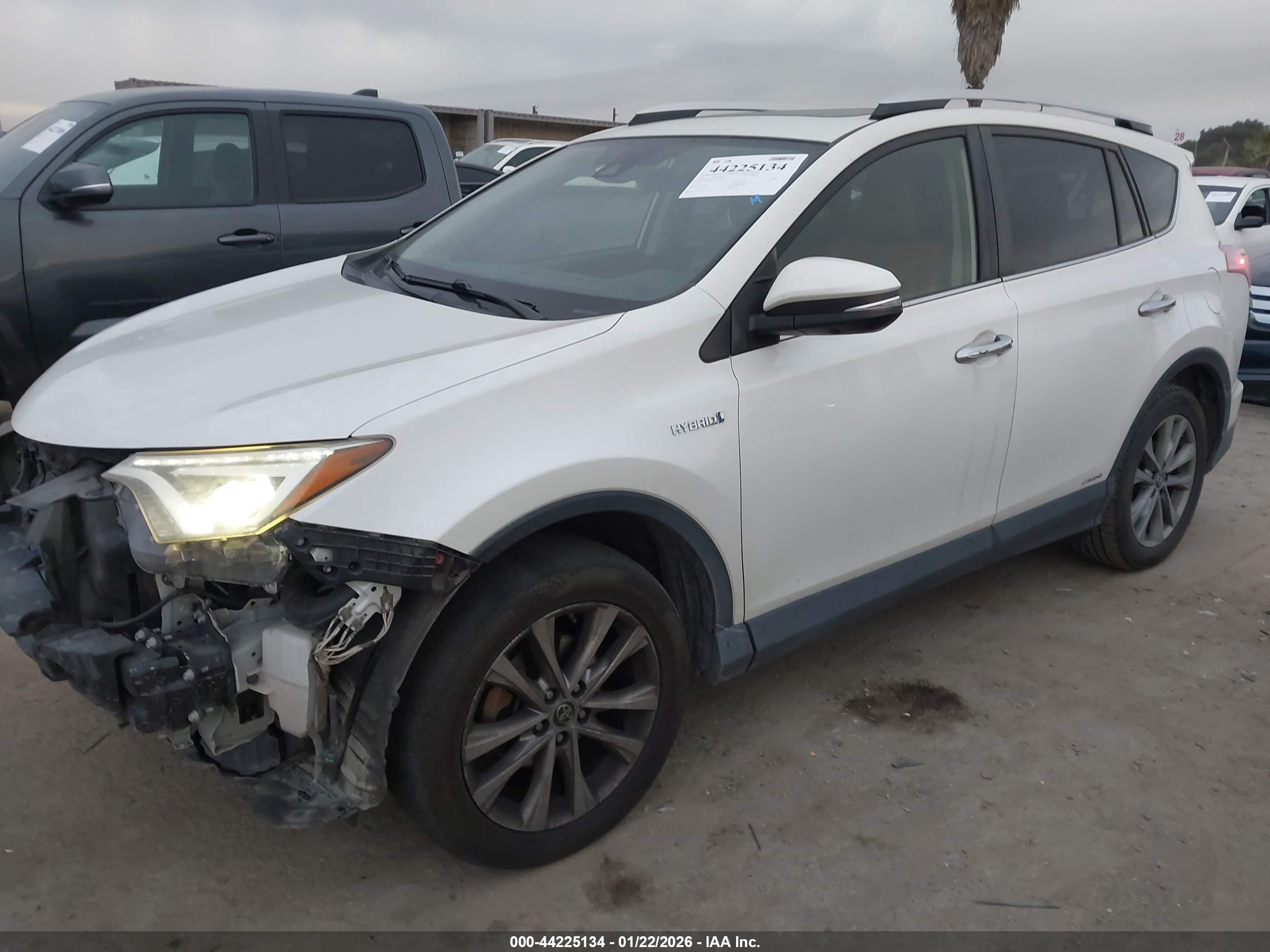 TOYOTA RAV4 image 2