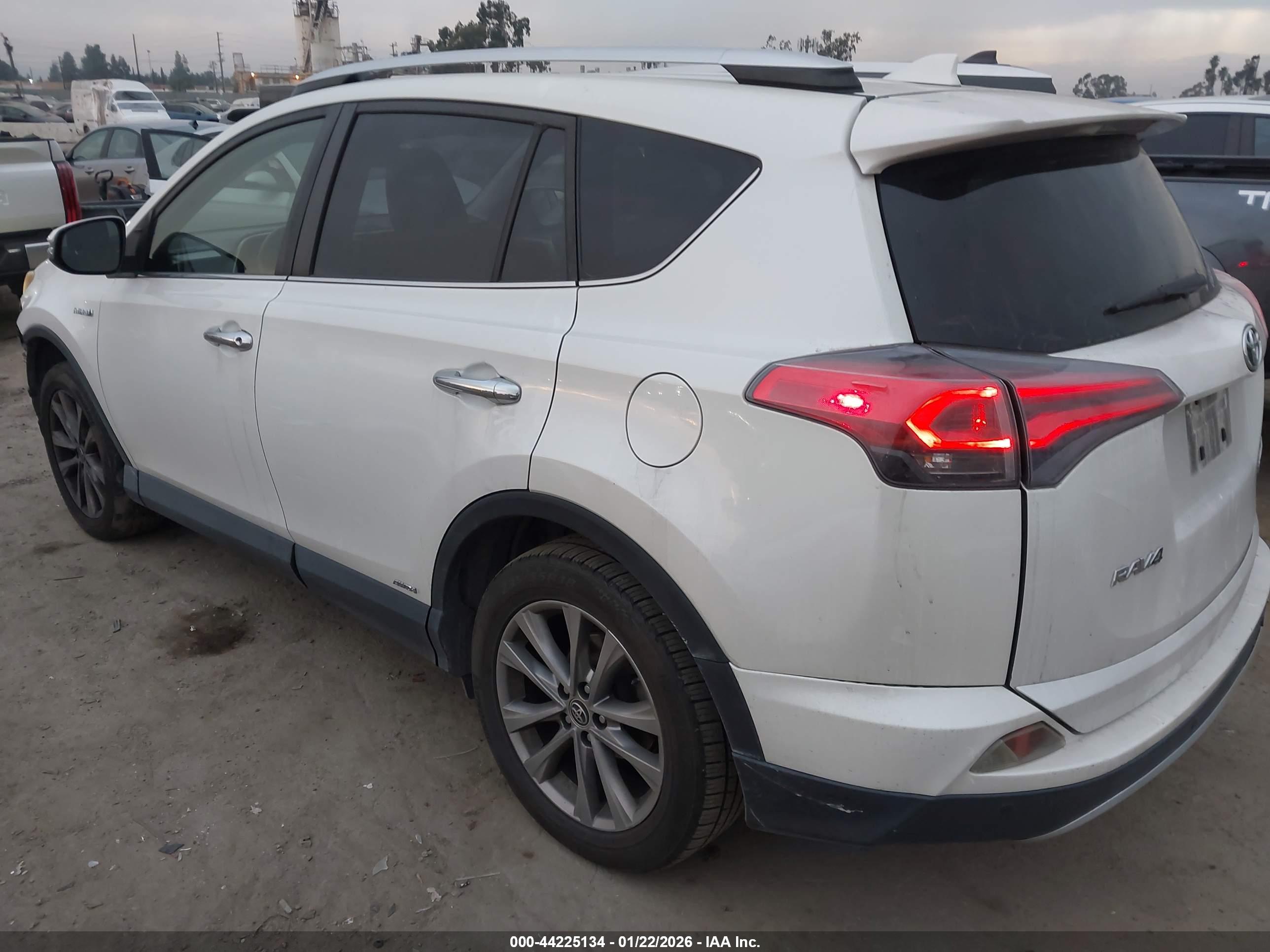 TOYOTA RAV4 image 3