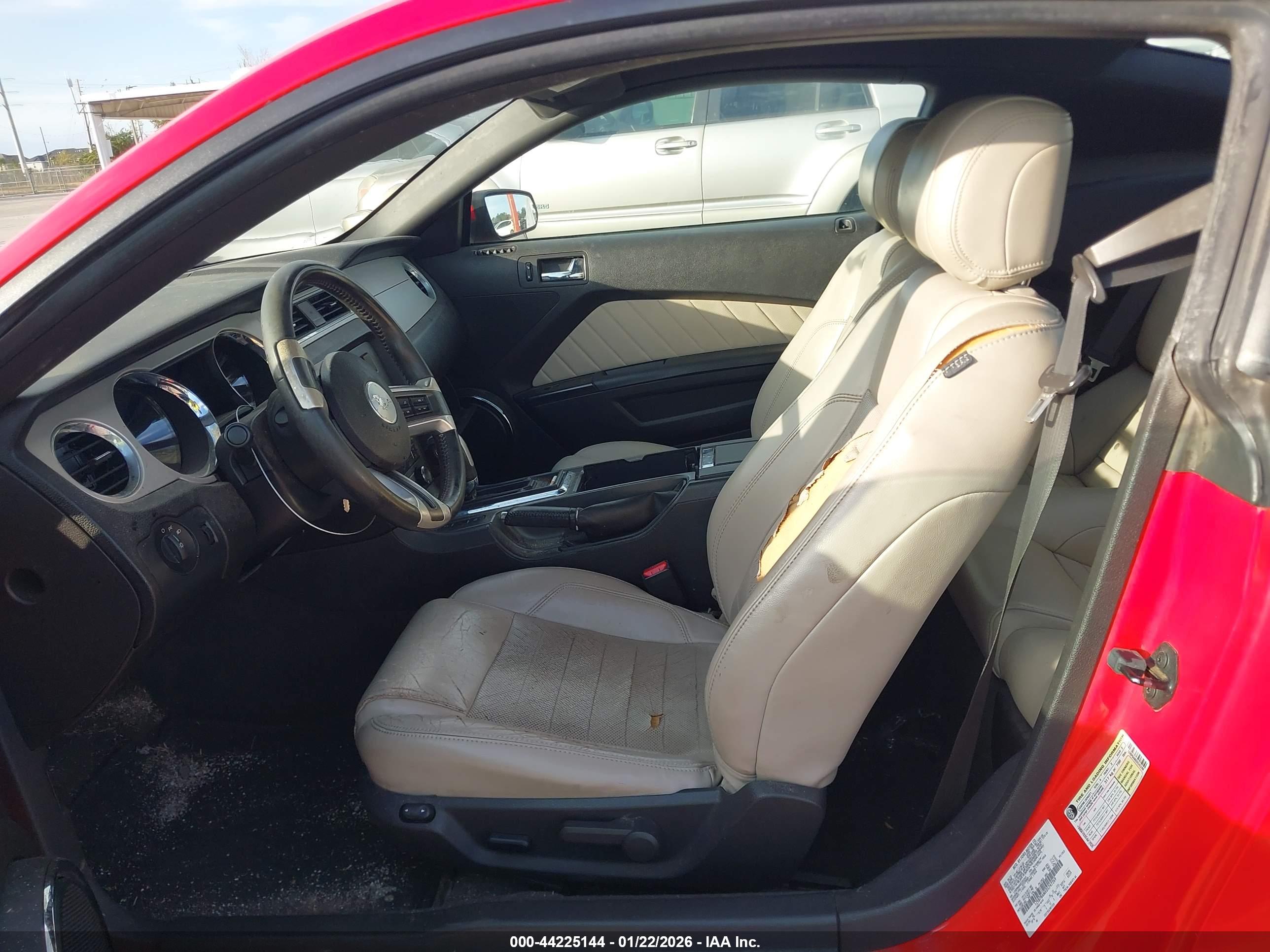 FORD MUSTANG image 5