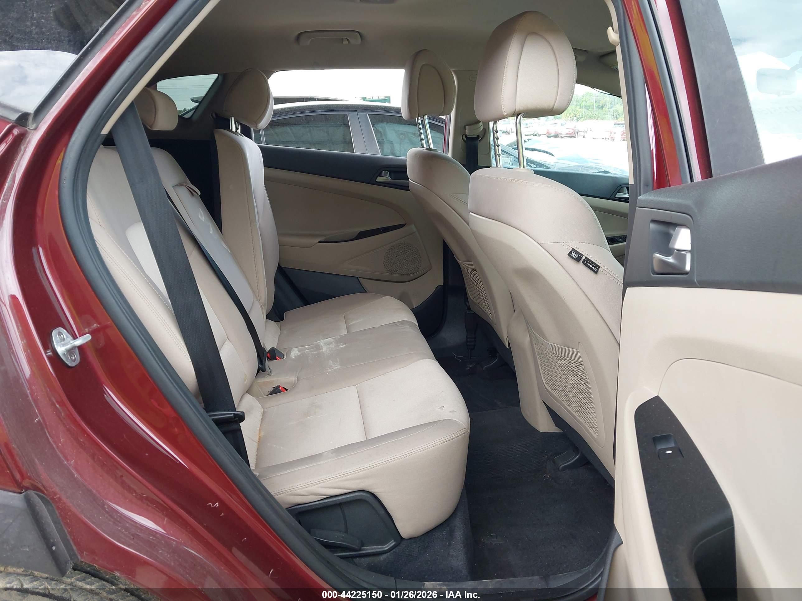 HYUNDAI TUCSON image 8