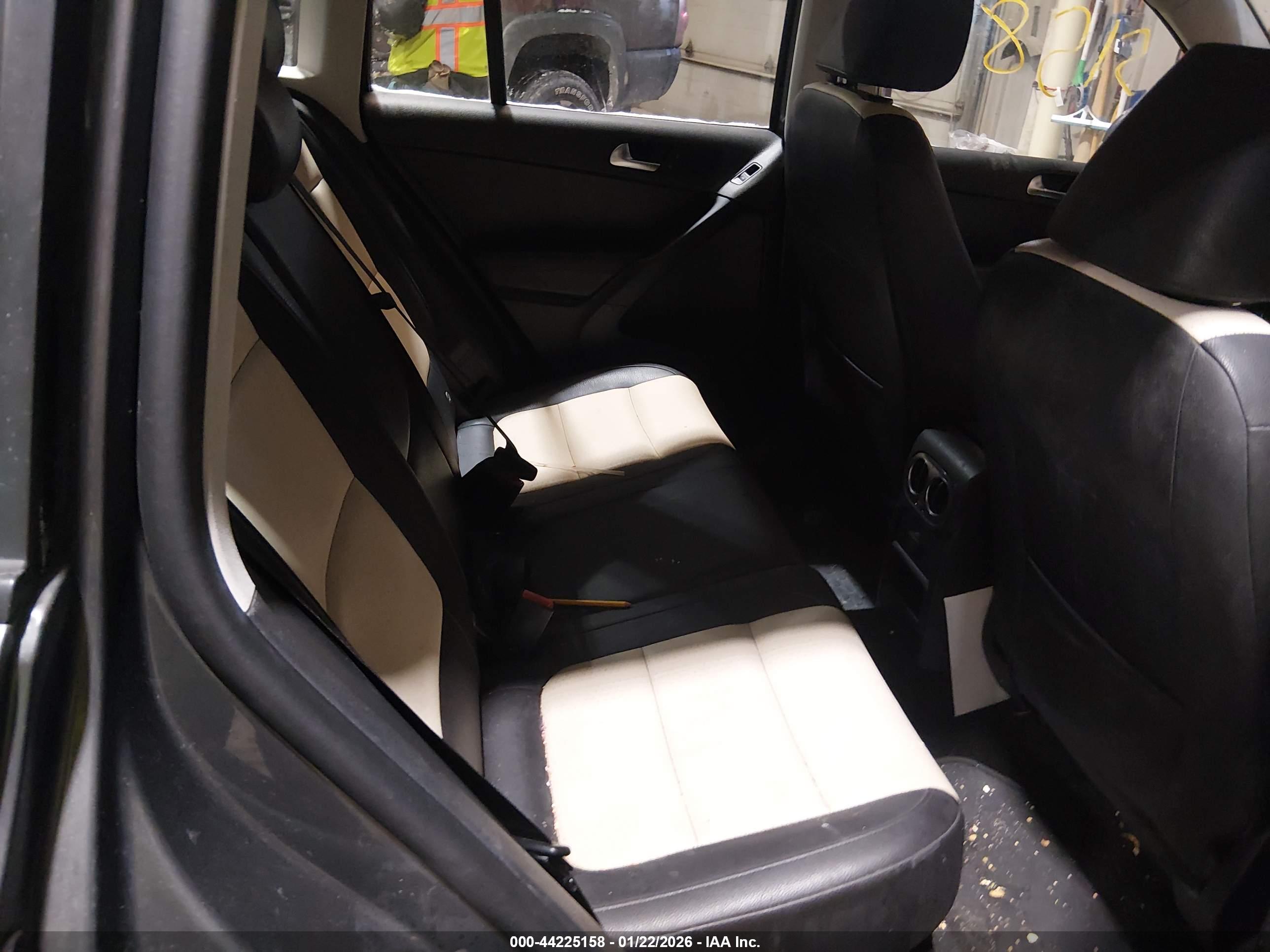 VOLKSWAGEN TIGUAN image 8