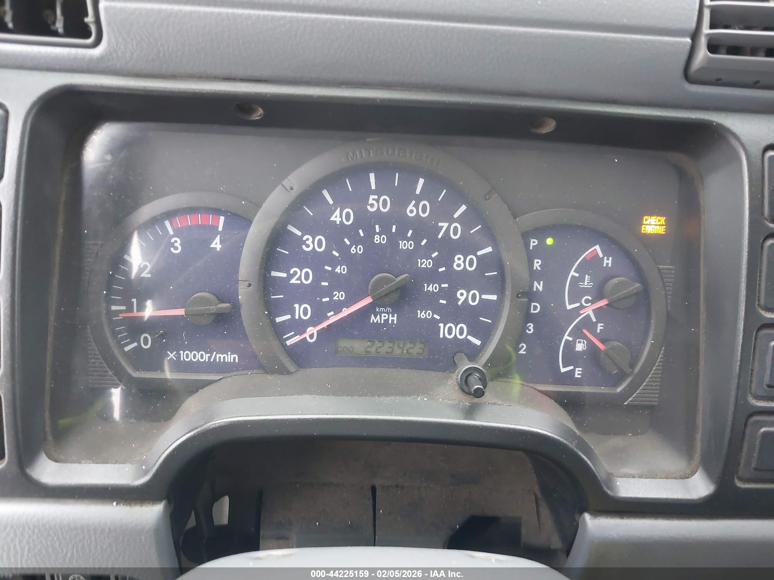 MITSUBISHI FUSO image 6