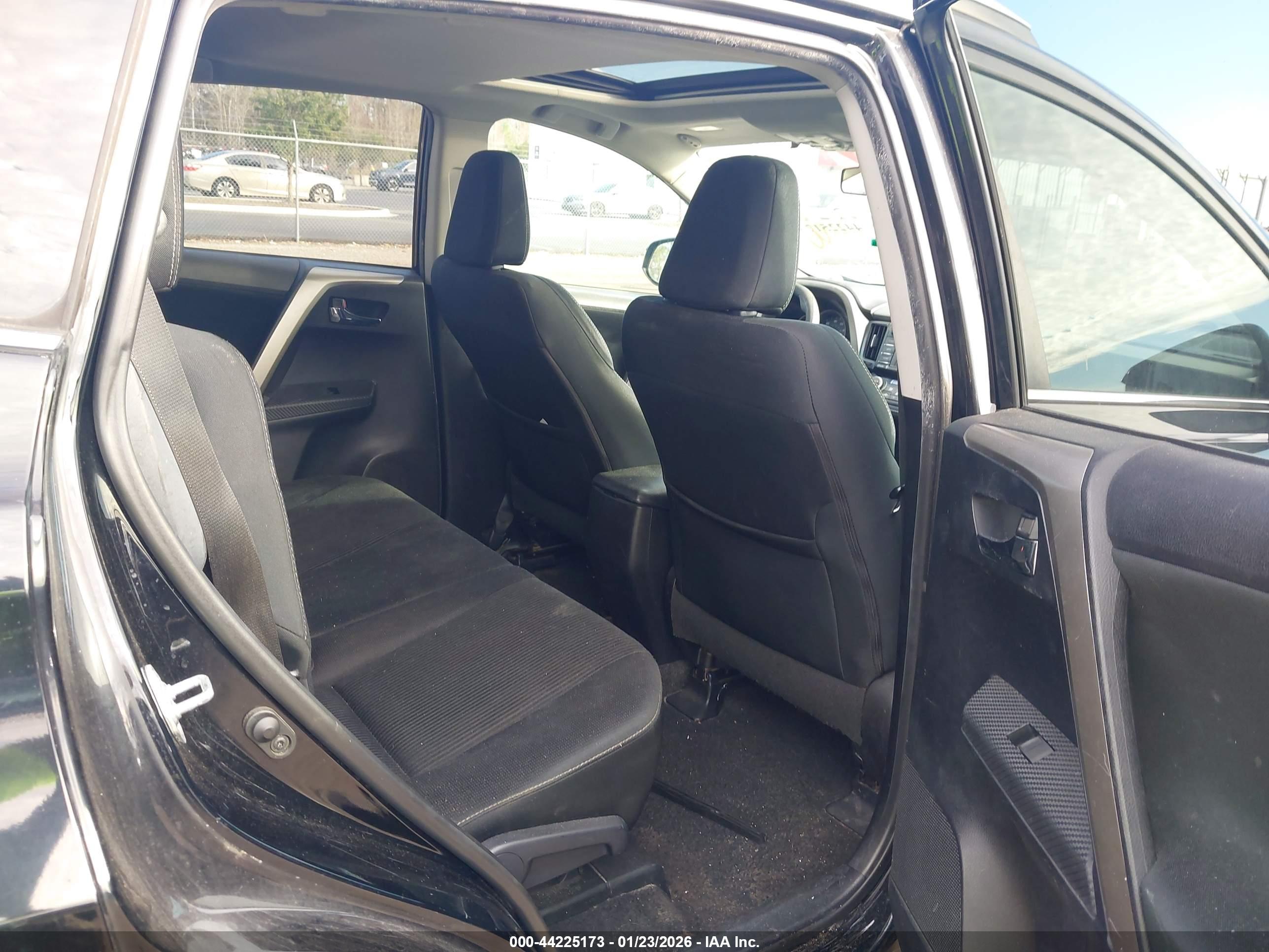 TOYOTA RAV4 image 8