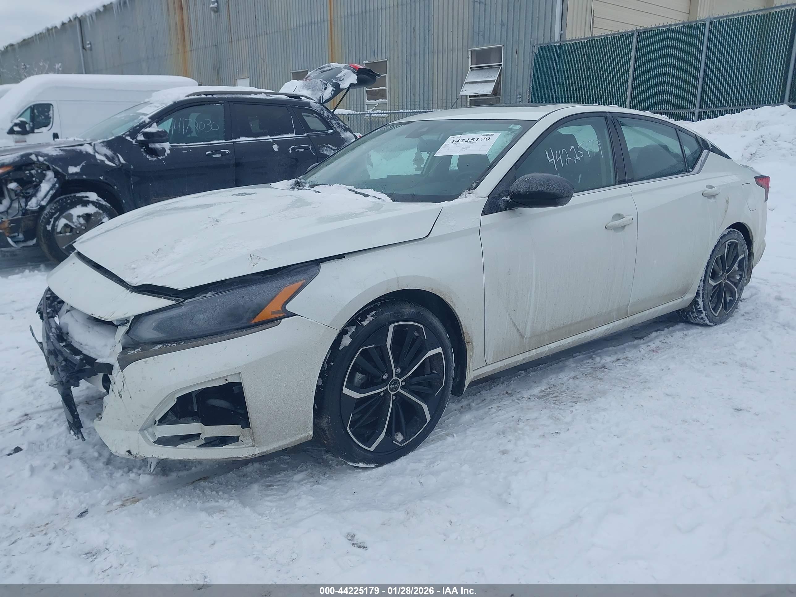 NISSAN ALTIMA image 2