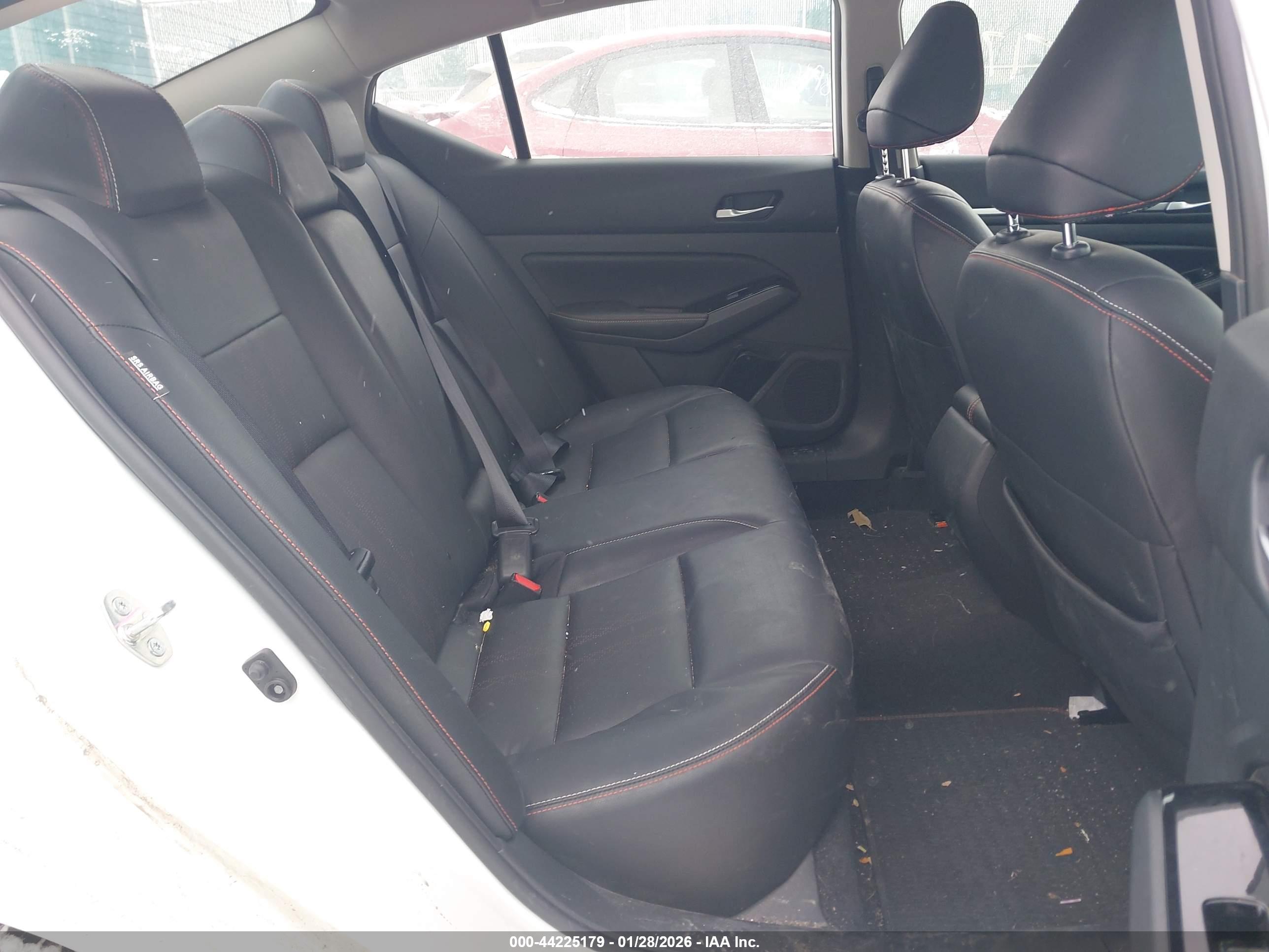 NISSAN ALTIMA image 8