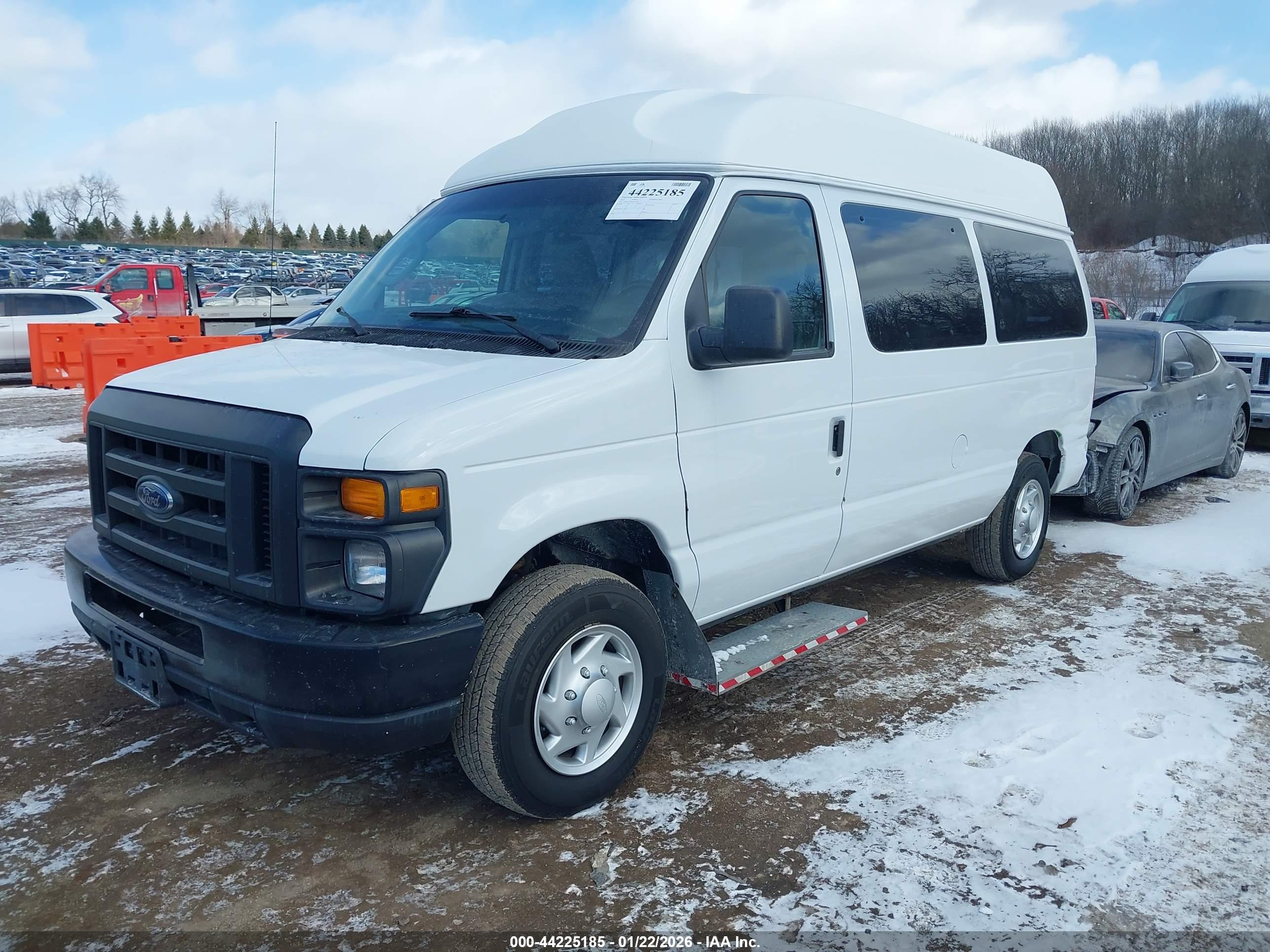 FORD E-150 image 2