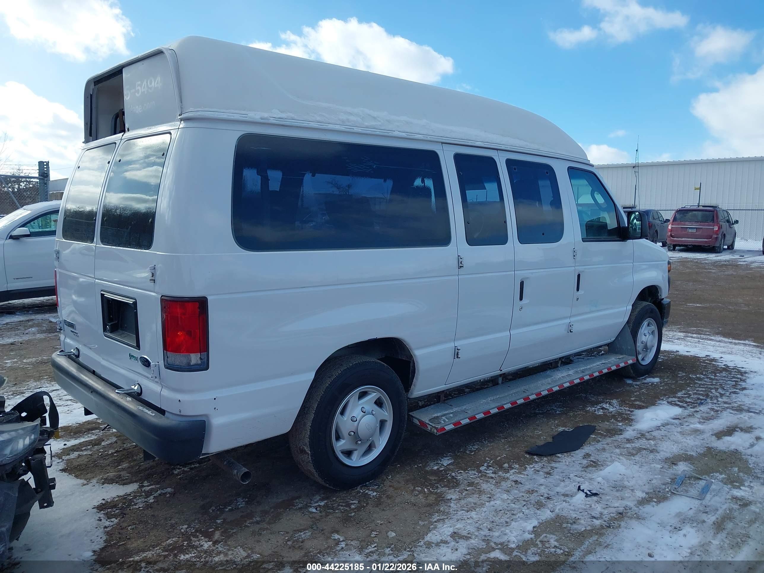 FORD E-150 image 4