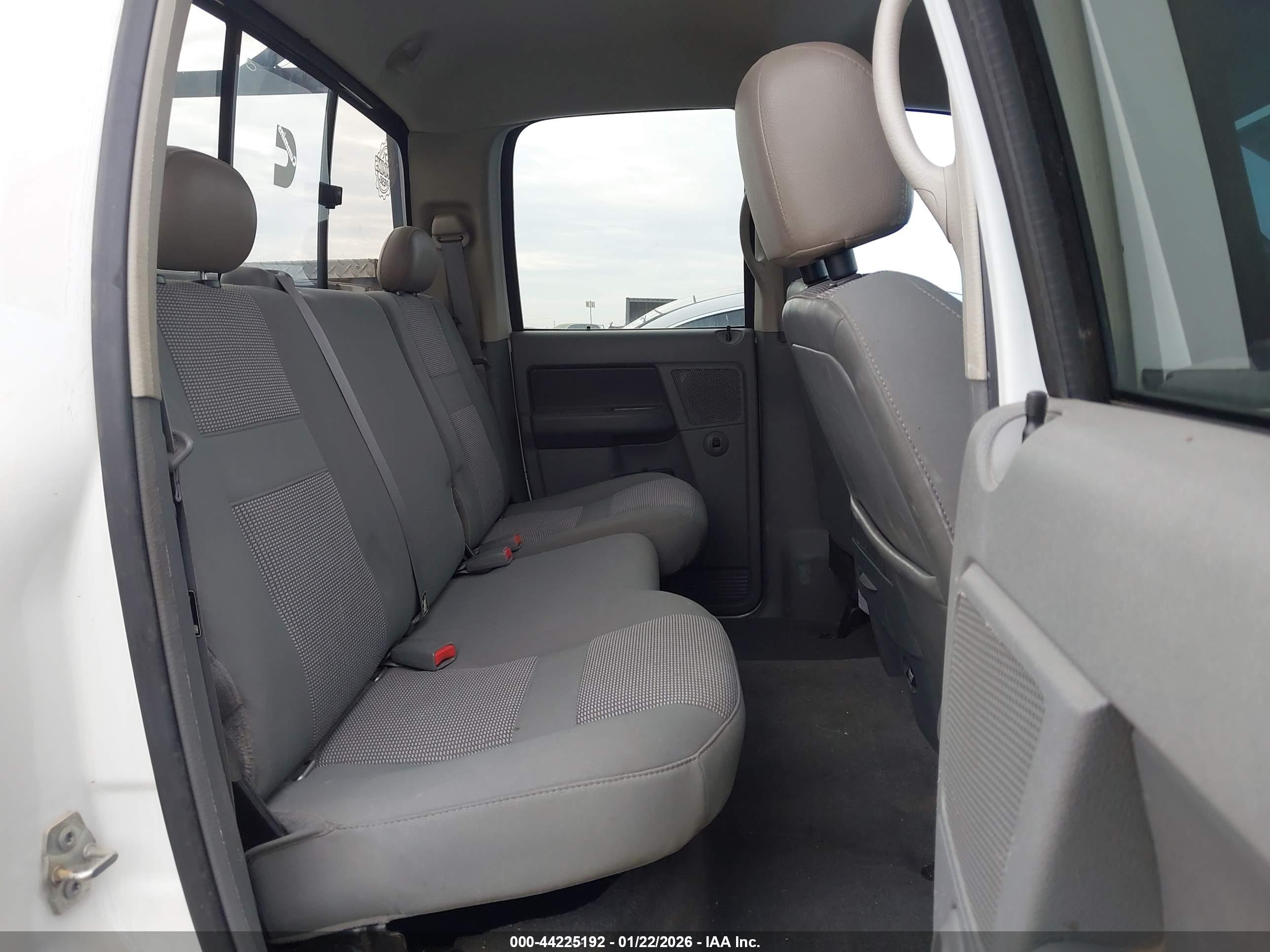 DODGE RAM image 8