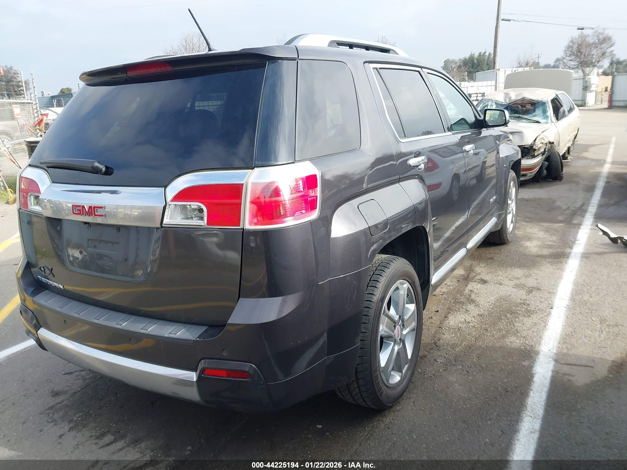 GMC TERRAIN image 4