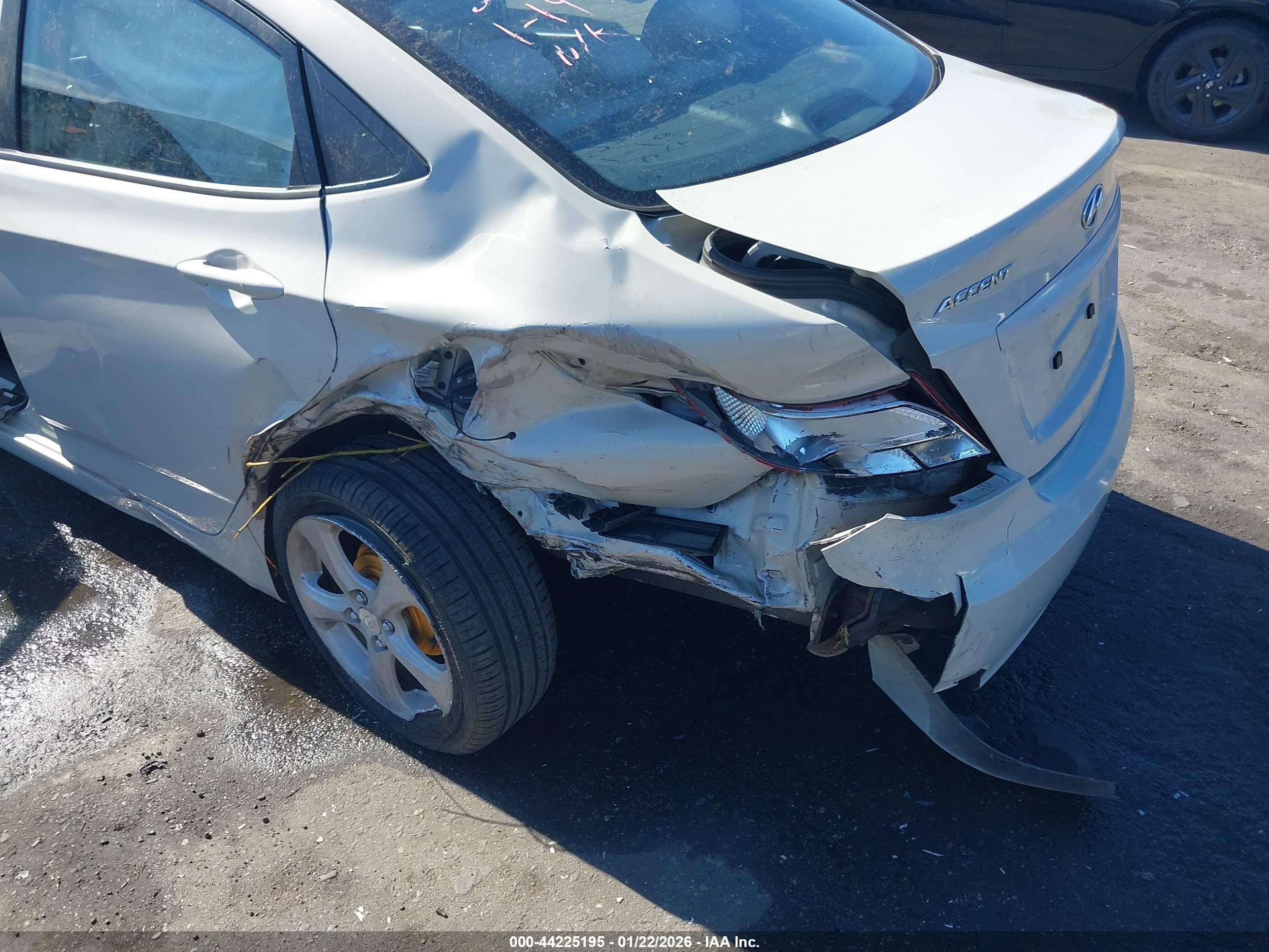 HYUNDAI ACCENT image 6