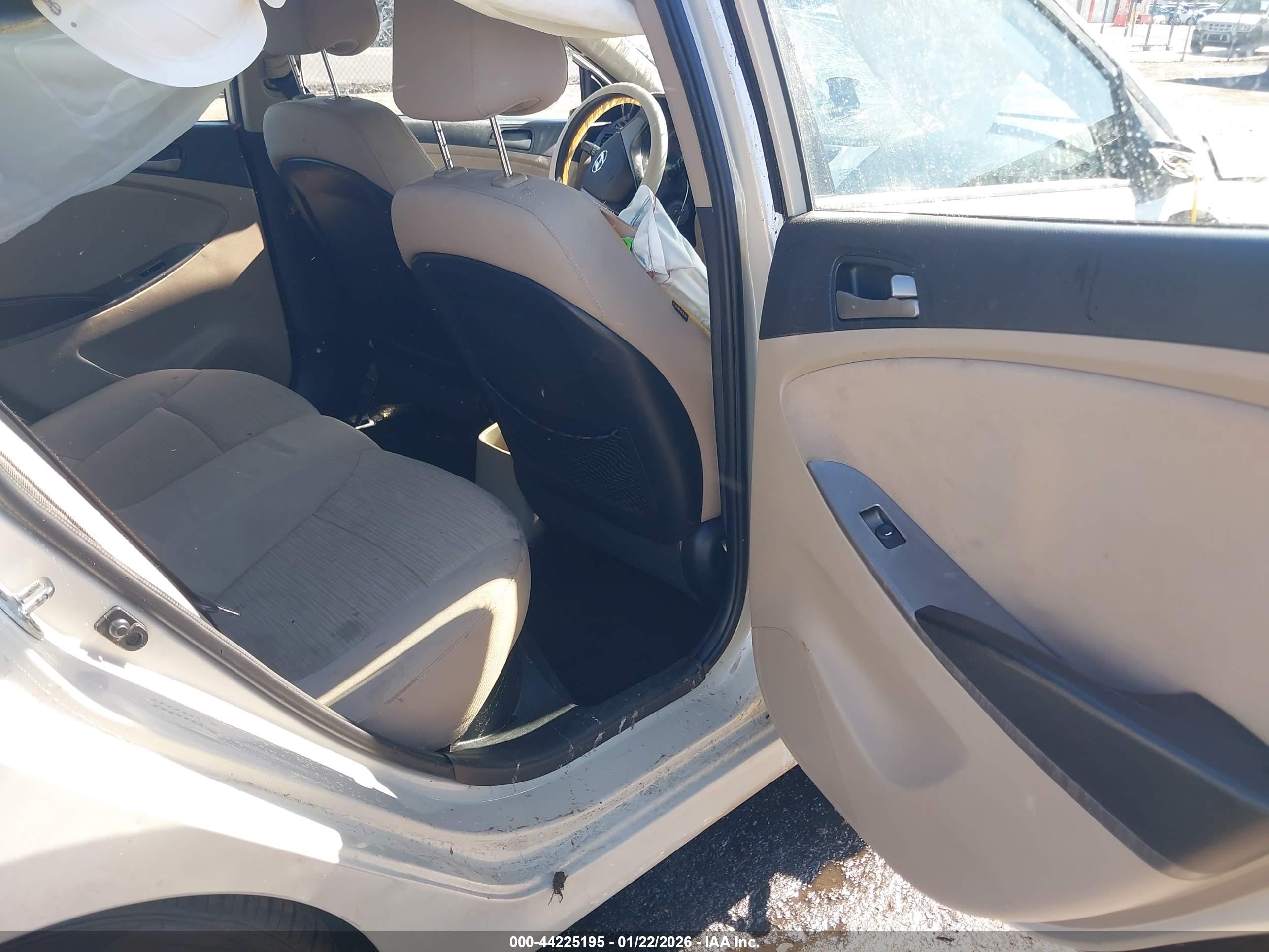 HYUNDAI ACCENT image 8