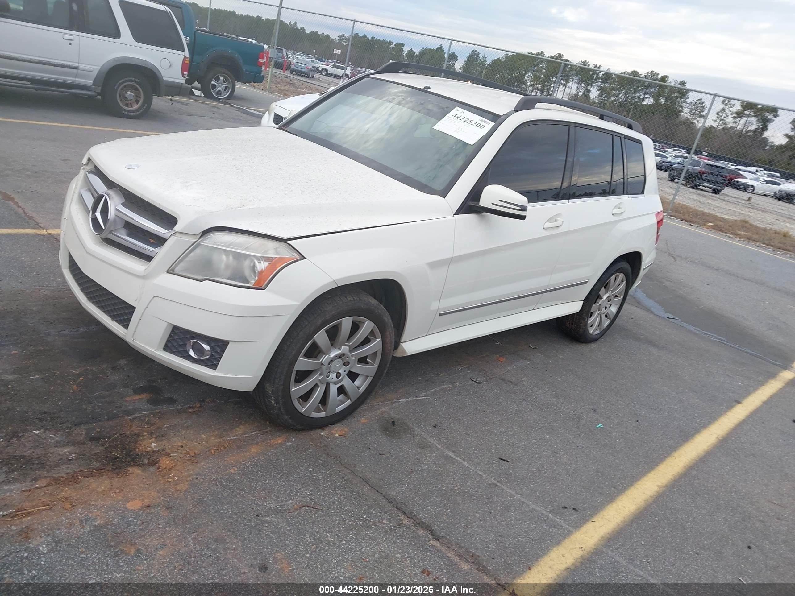 MERCEDES-BENZ GLK image 2