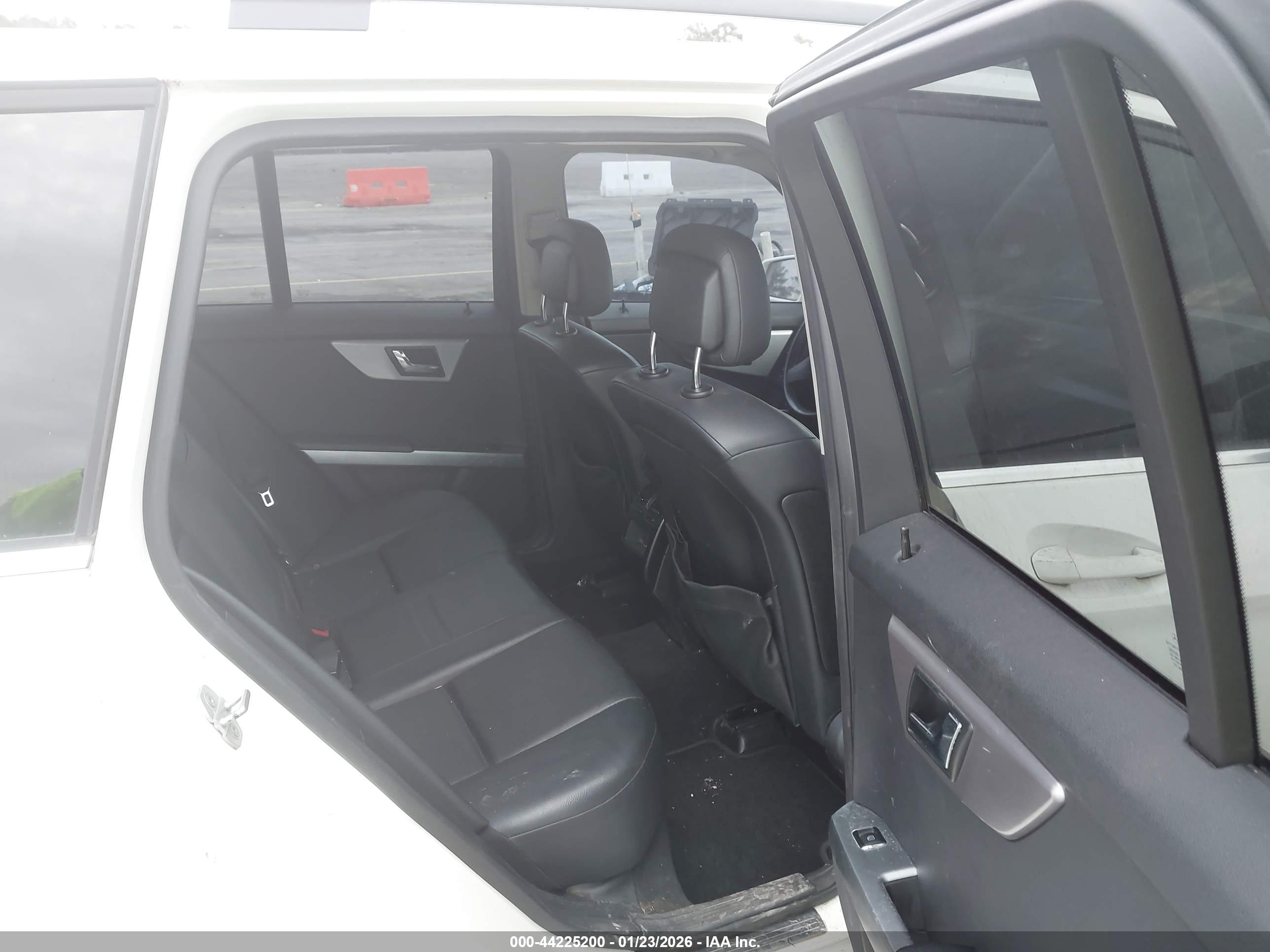 MERCEDES-BENZ GLK image 8