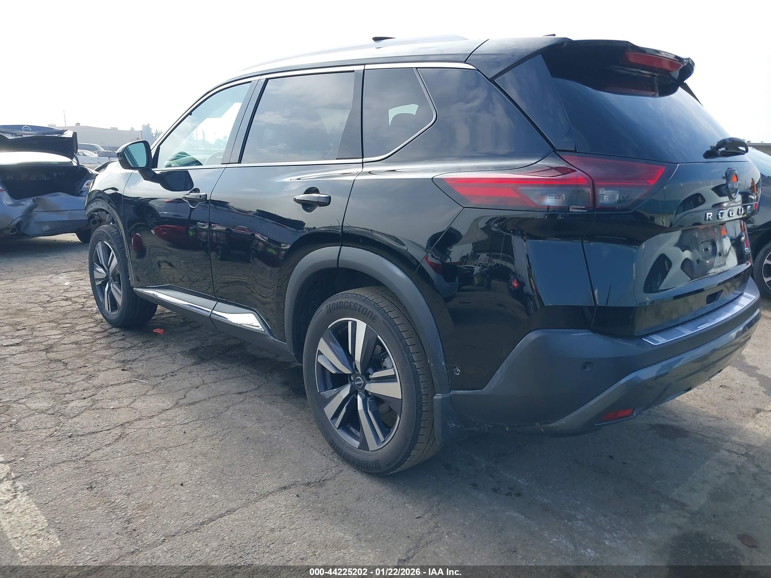 NISSAN ROGUE image 3