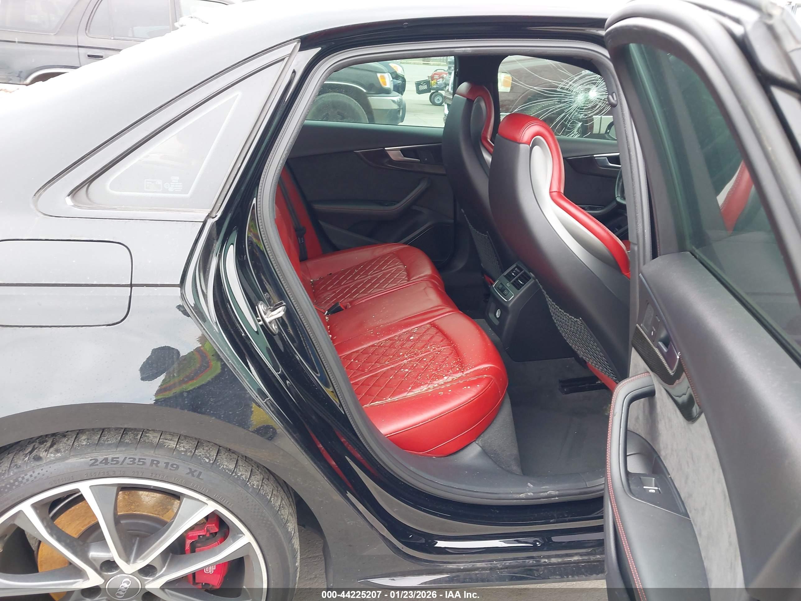 AUDI S4 image 8