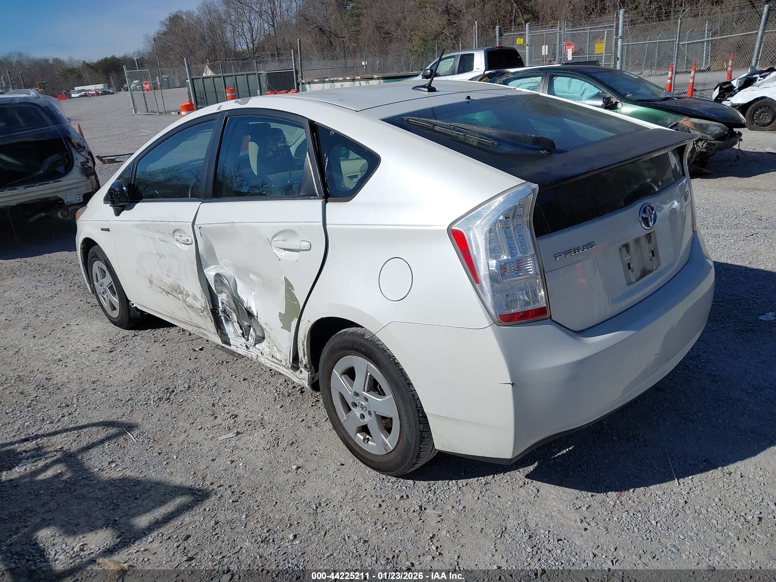 TOYOTA PRIUS image 3