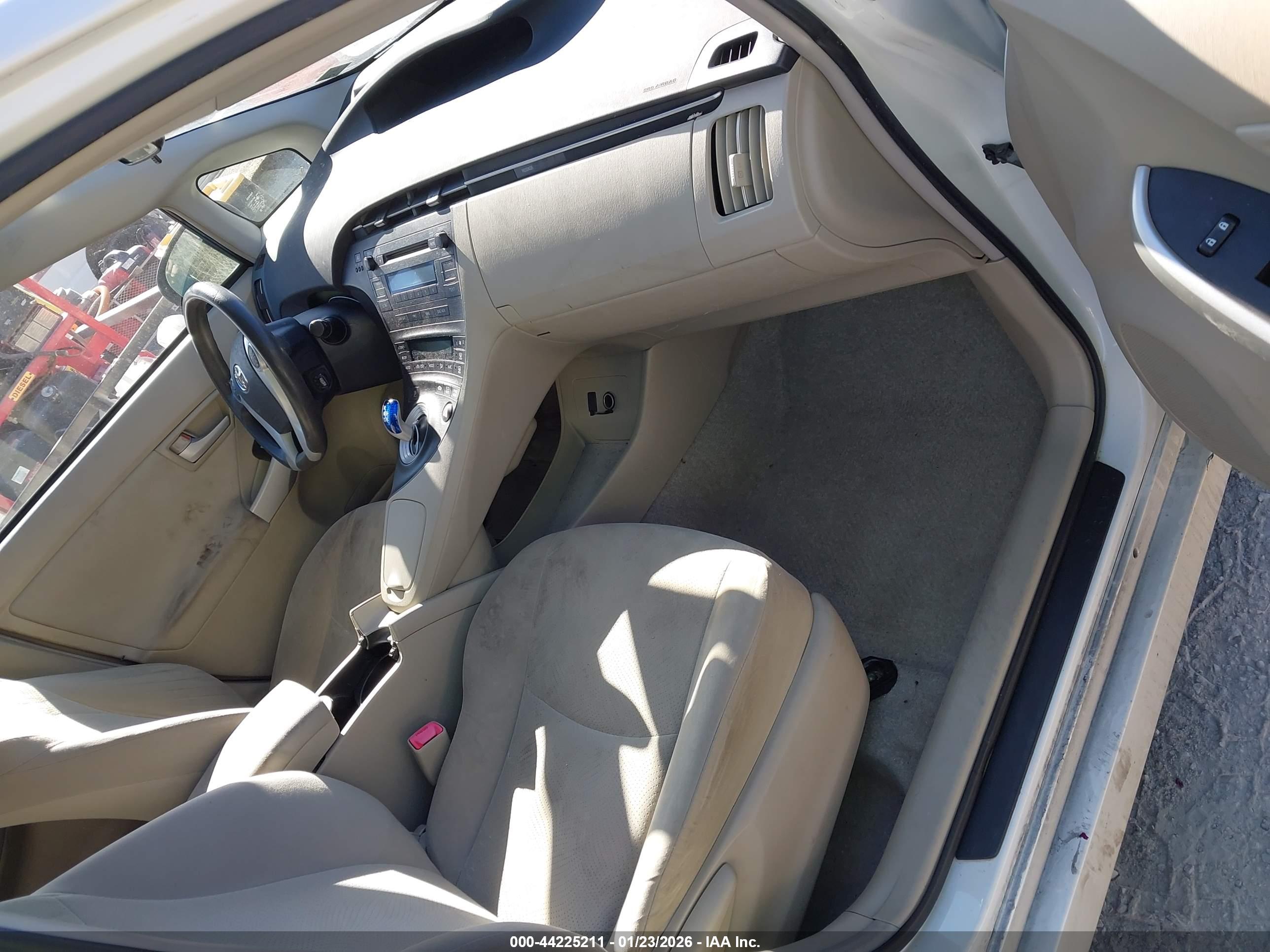 TOYOTA PRIUS image 5