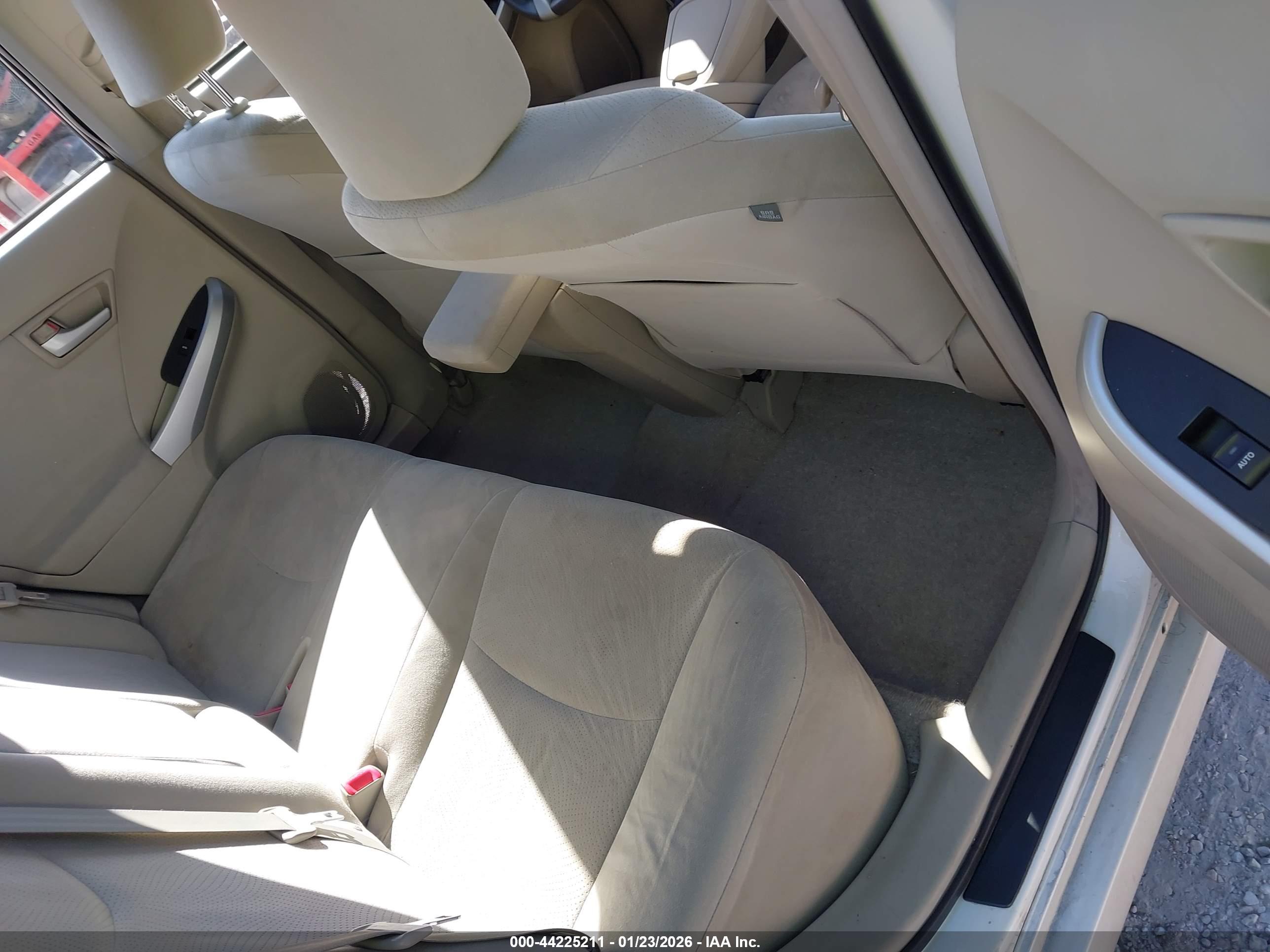TOYOTA PRIUS image 8