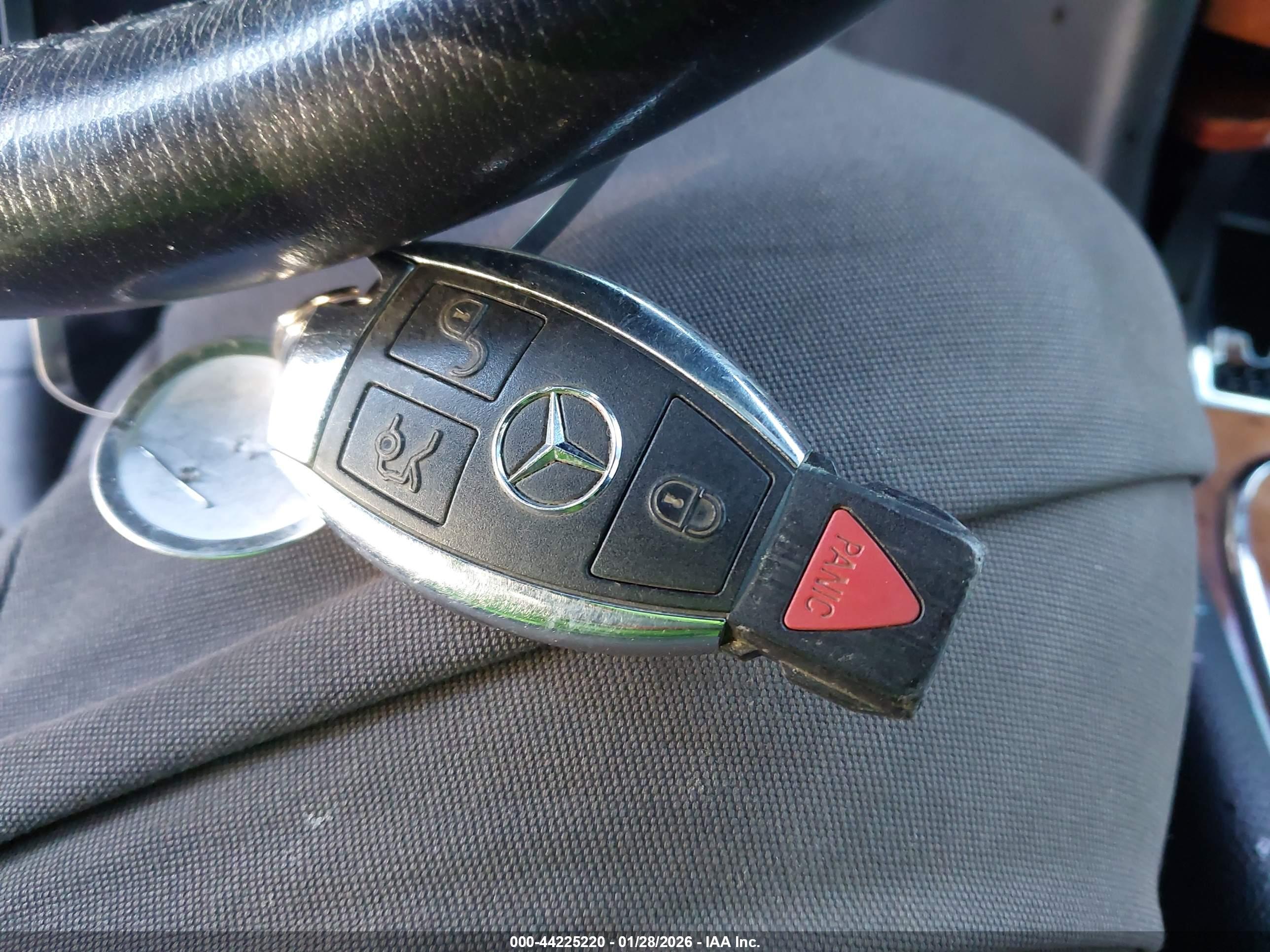 MERCEDES-BENZ E image 11