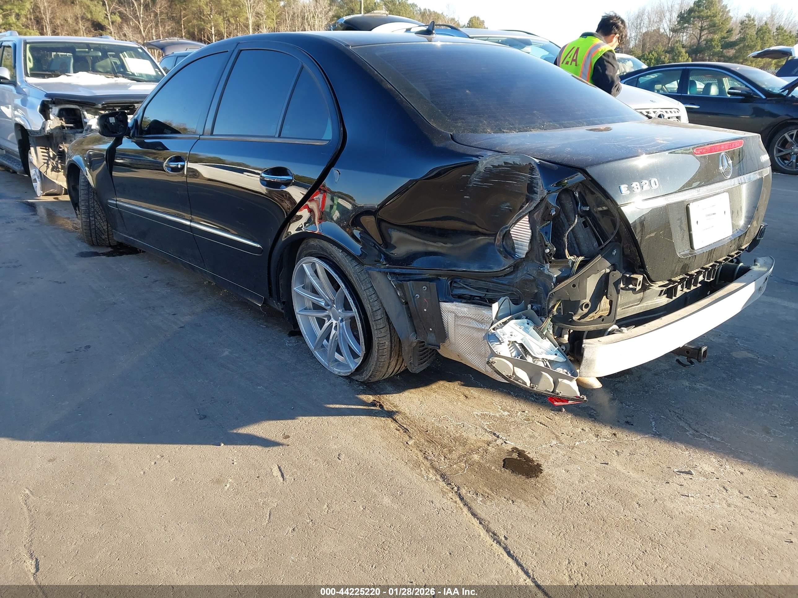 MERCEDES-BENZ E image 6