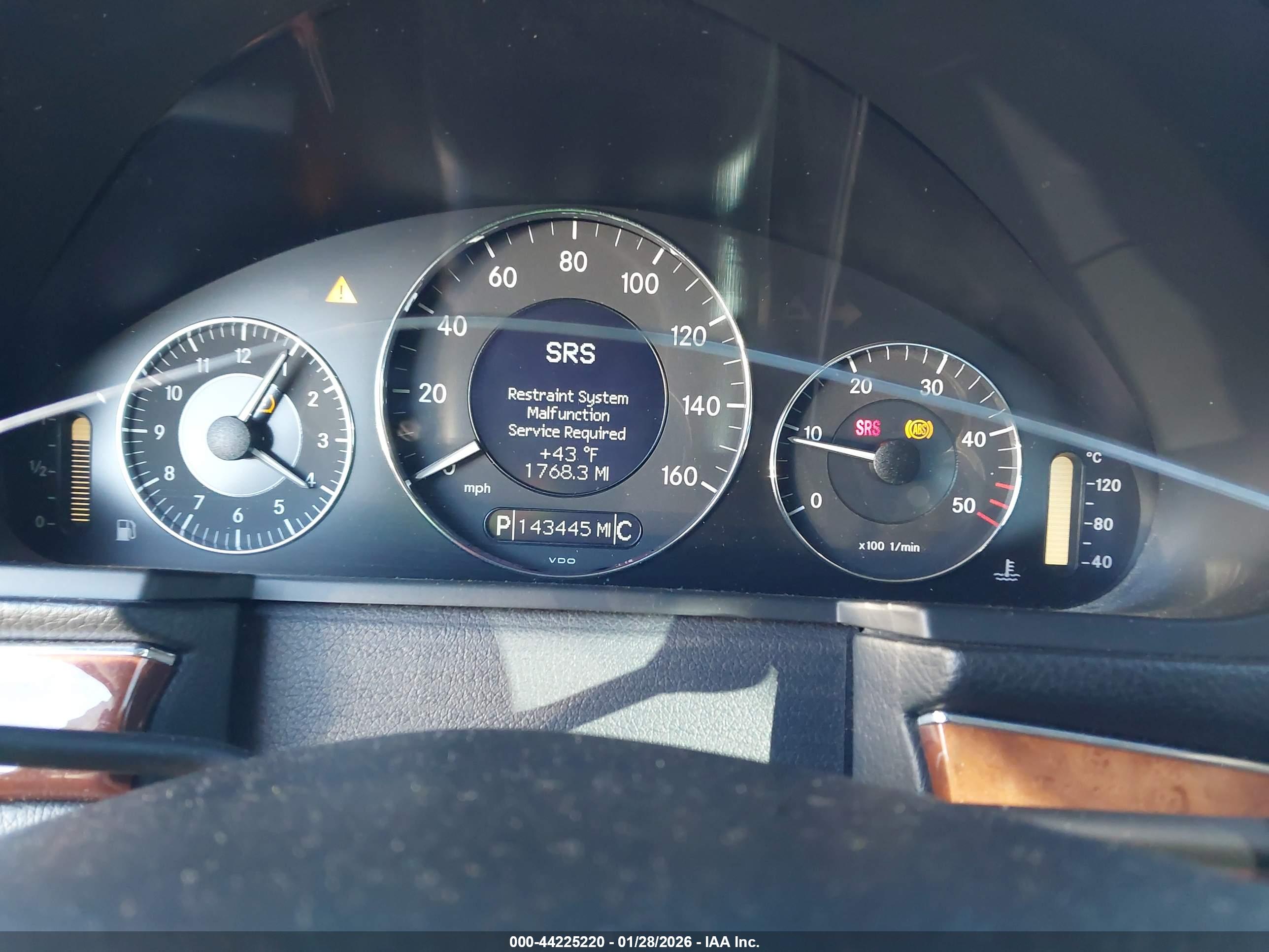 MERCEDES-BENZ E image 7