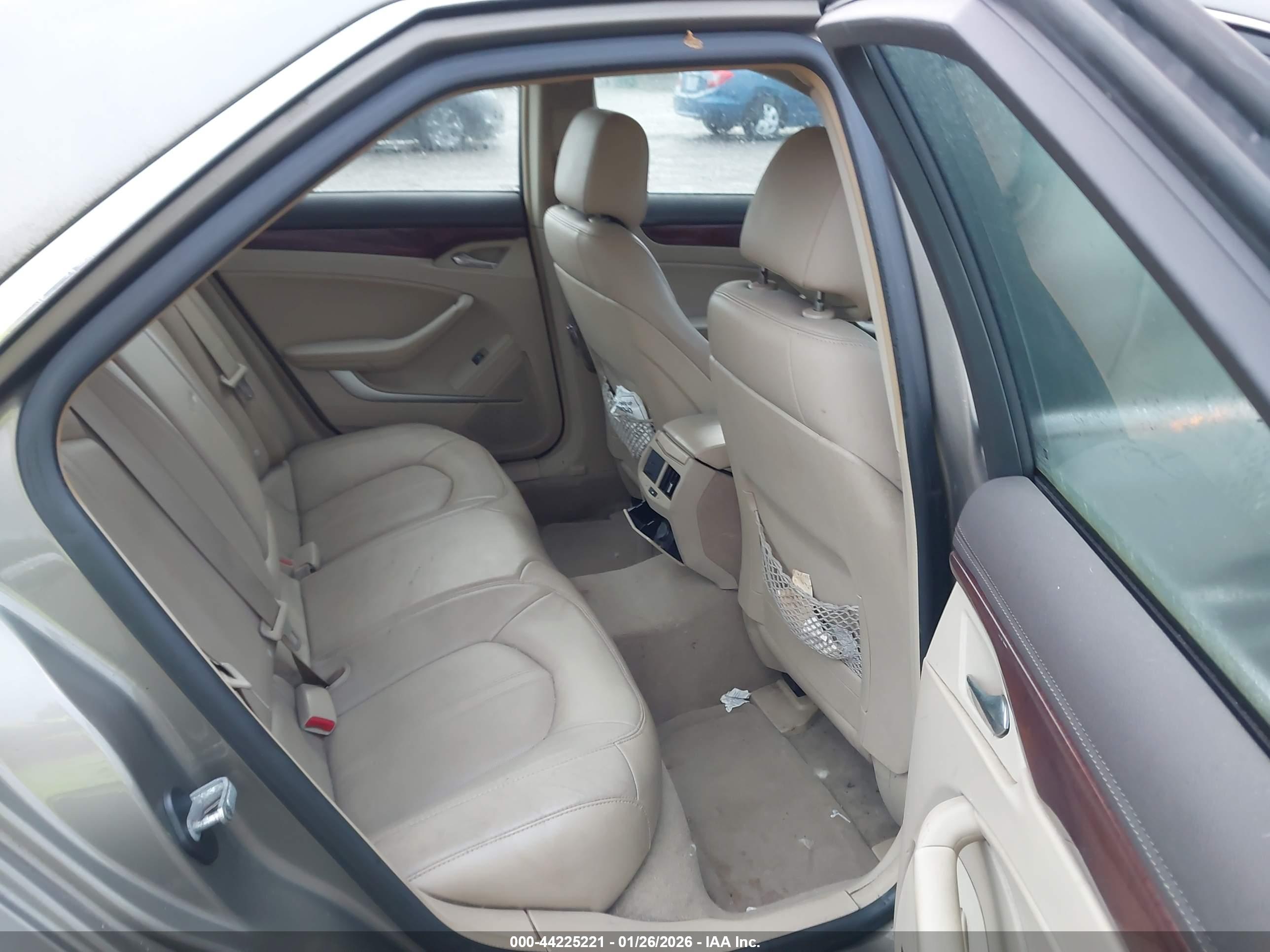 CADILLAC CTS image 8
