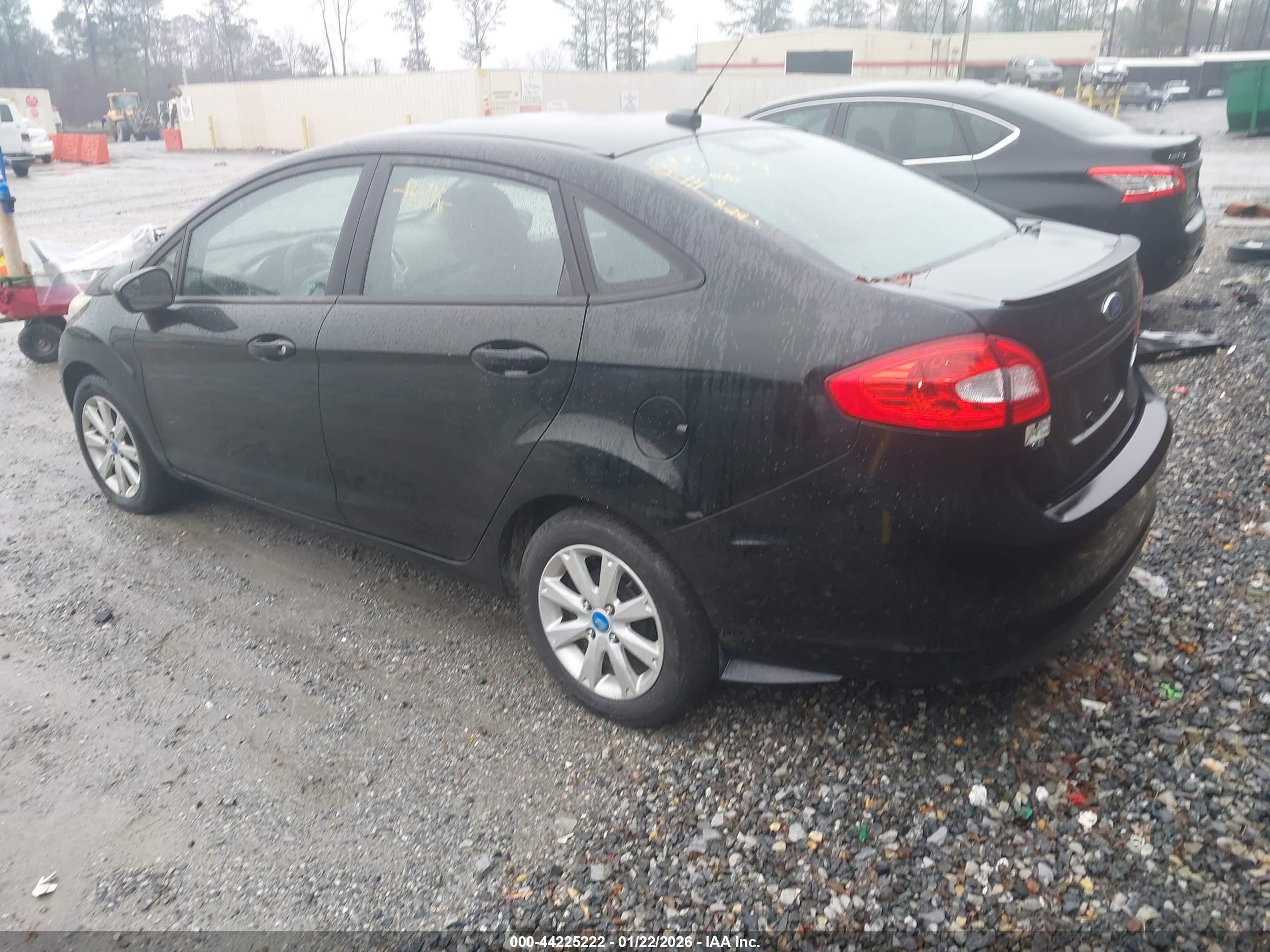 FORD FIESTA image 3