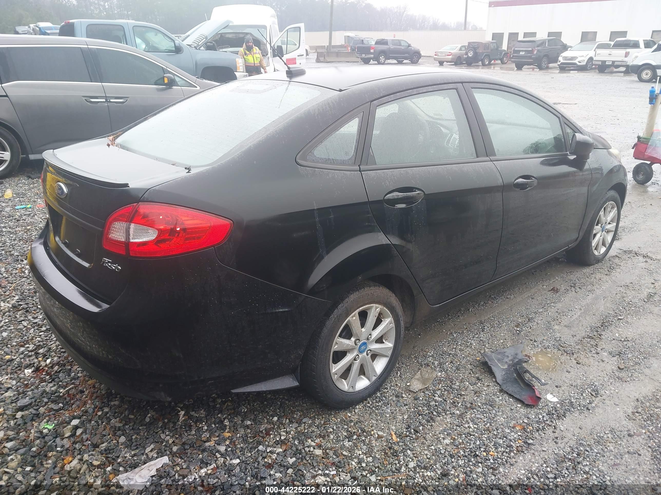 FORD FIESTA image 4