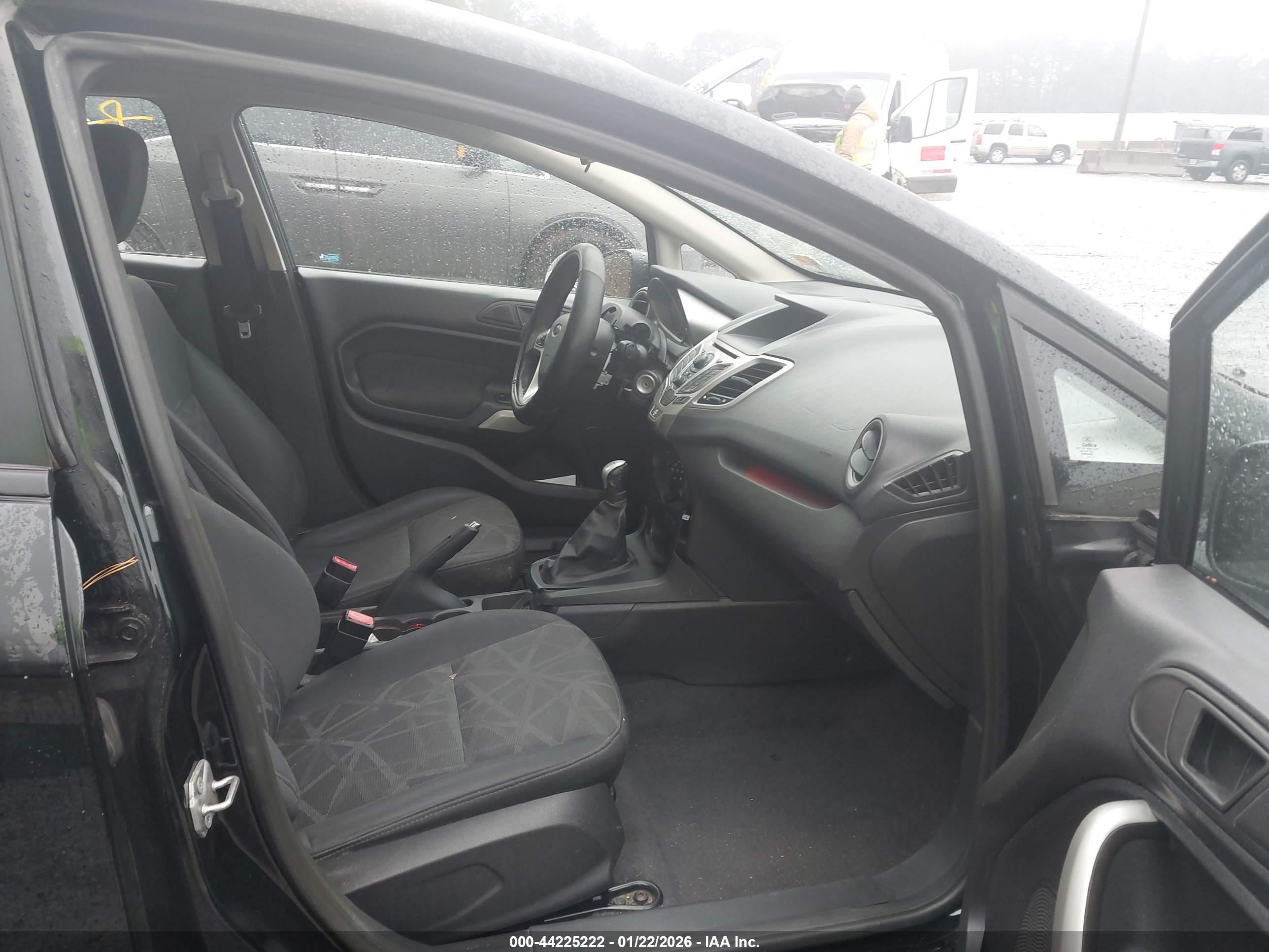 FORD FIESTA image 5