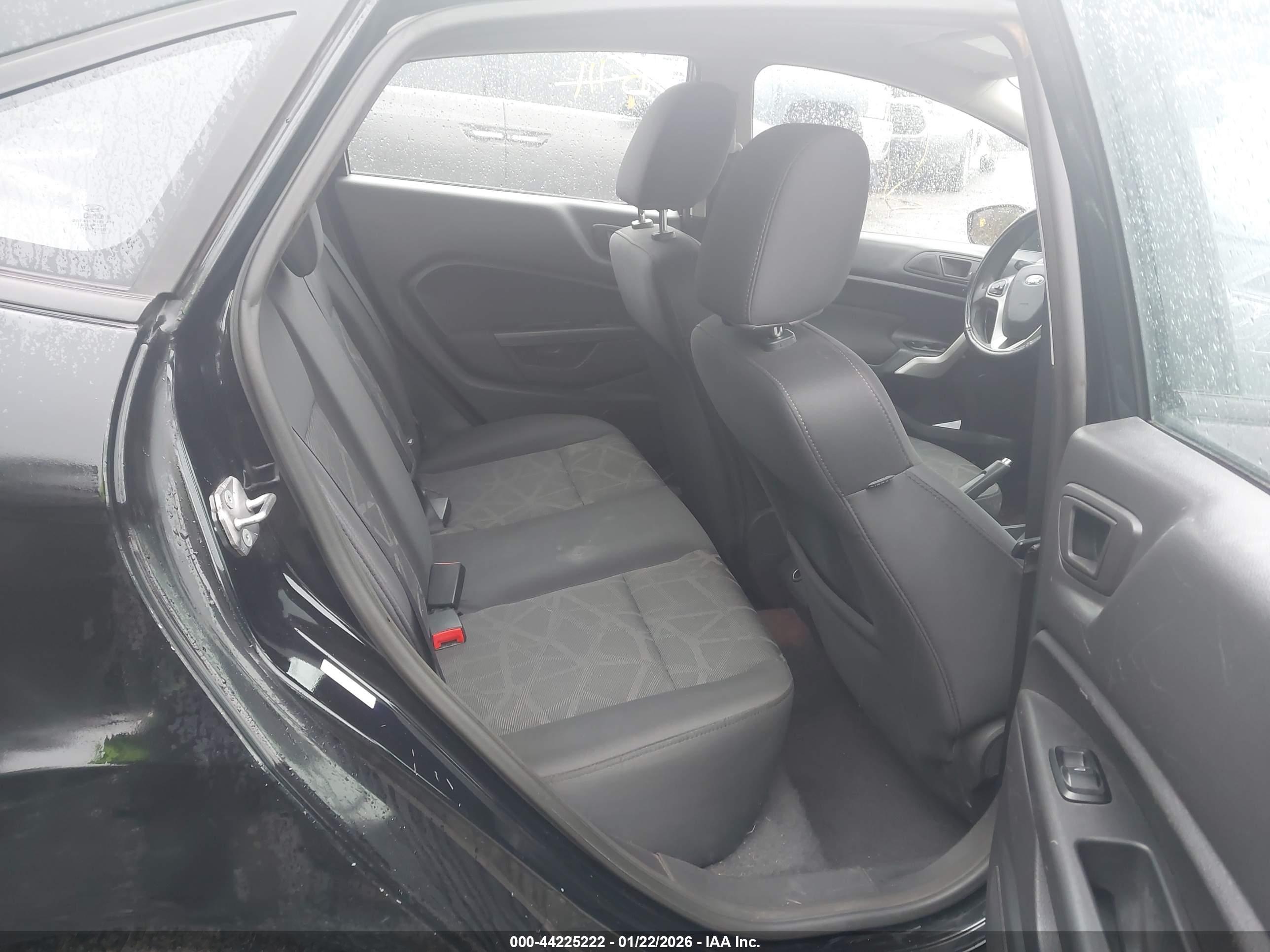 FORD FIESTA image 8