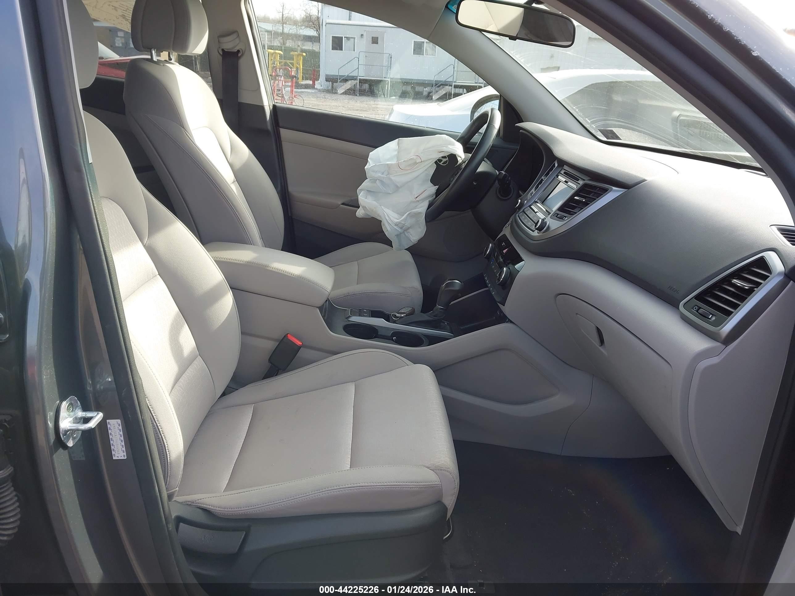 HYUNDAI TUCSON image 5