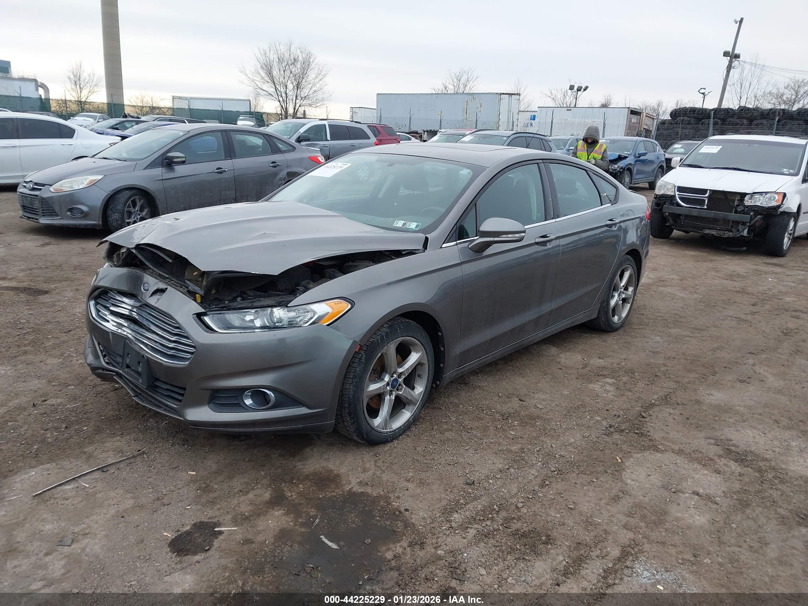 FORD FUSION image 2