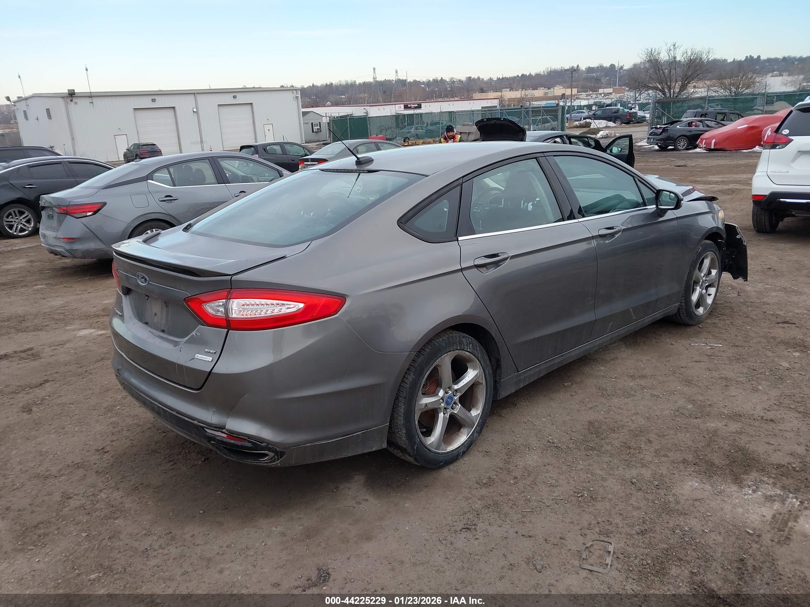 FORD FUSION image 4